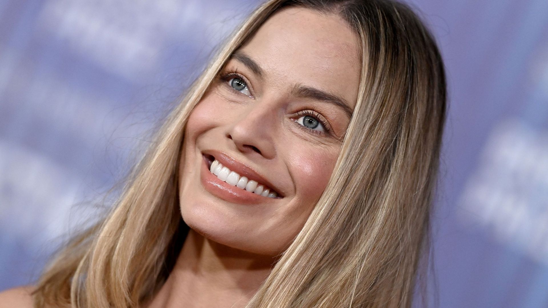 Margot Robbie attend son premier enfant, l’actrice et son ventre