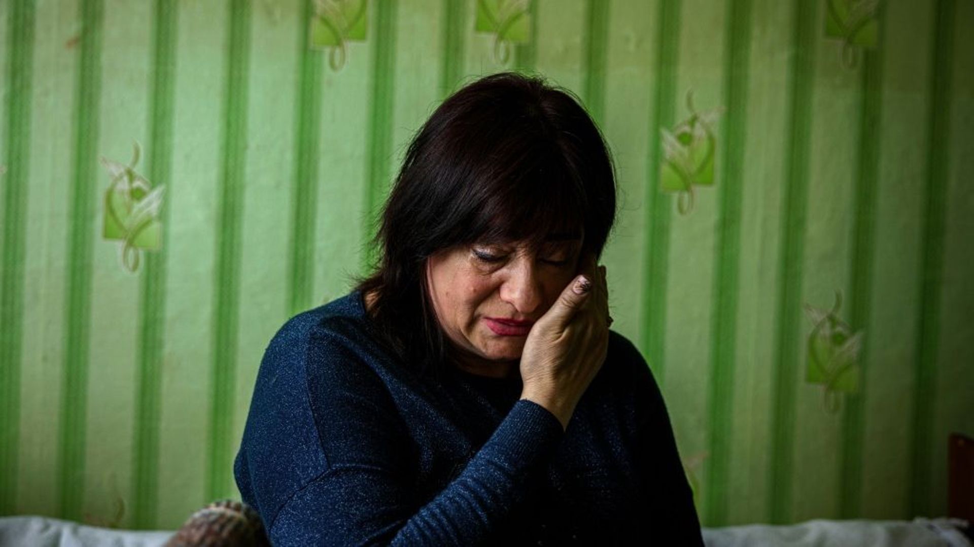 Larisa Nistirenko a quitté son abri dans une station de métro pour un logement temporaire à Kharkiv, dans l'est de l'Ukraine, le 19 mai 2022