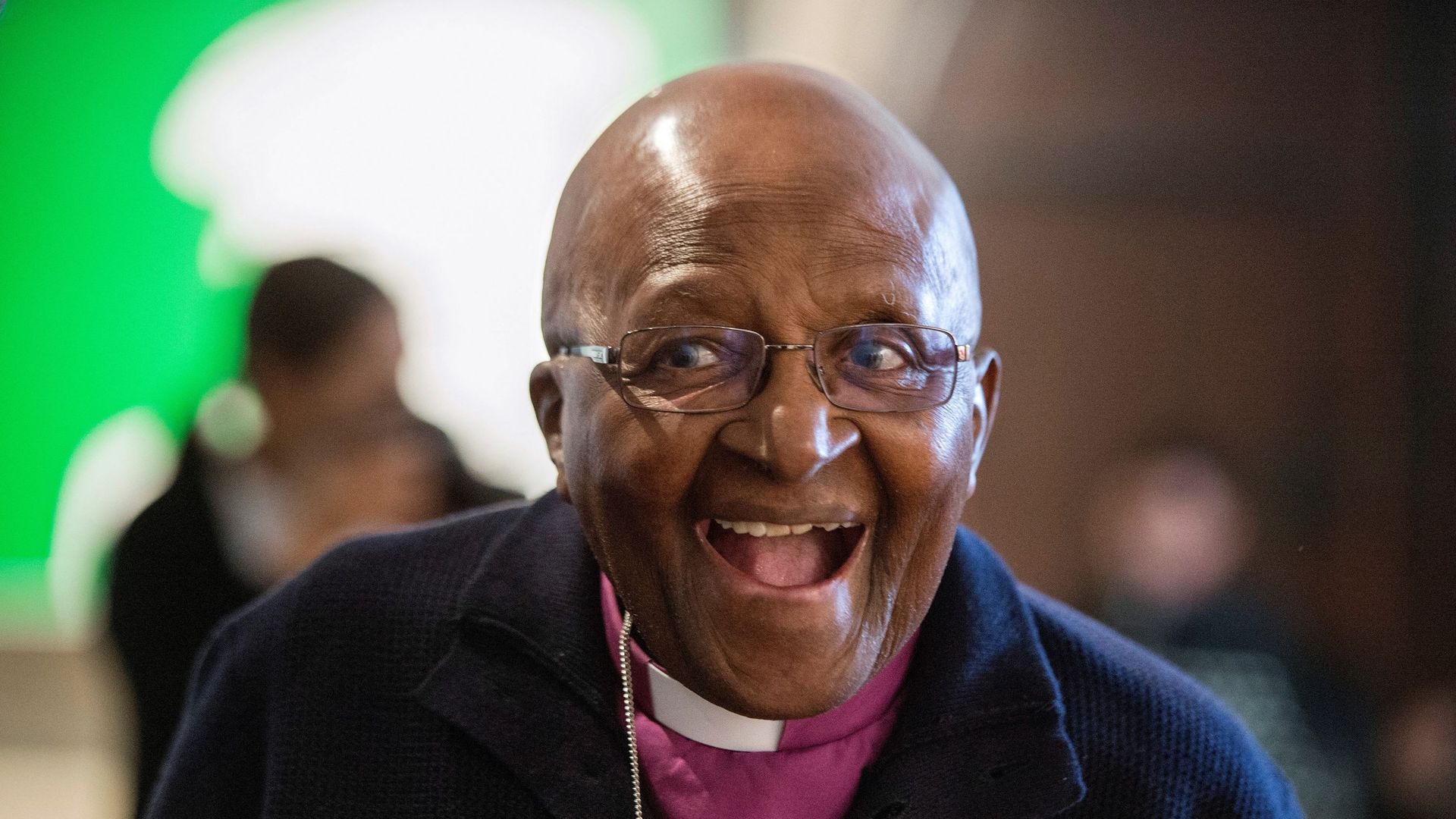 Desmond Tutu lors d’une exposition et le lancement d’un livre de photographies remarquables de sa vie, qui ont été transformées en peintures, le 27 avril 2019, dans le centre de Cape Town.