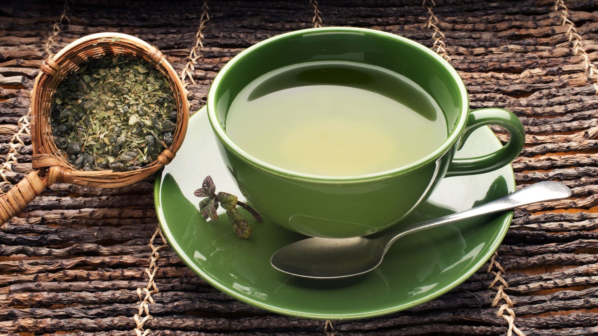 Combiné à l'exercice physique, l'extrait de thé vert pourrait s'avérer efficace pour empêcher l'excès de graisses dans le foie.