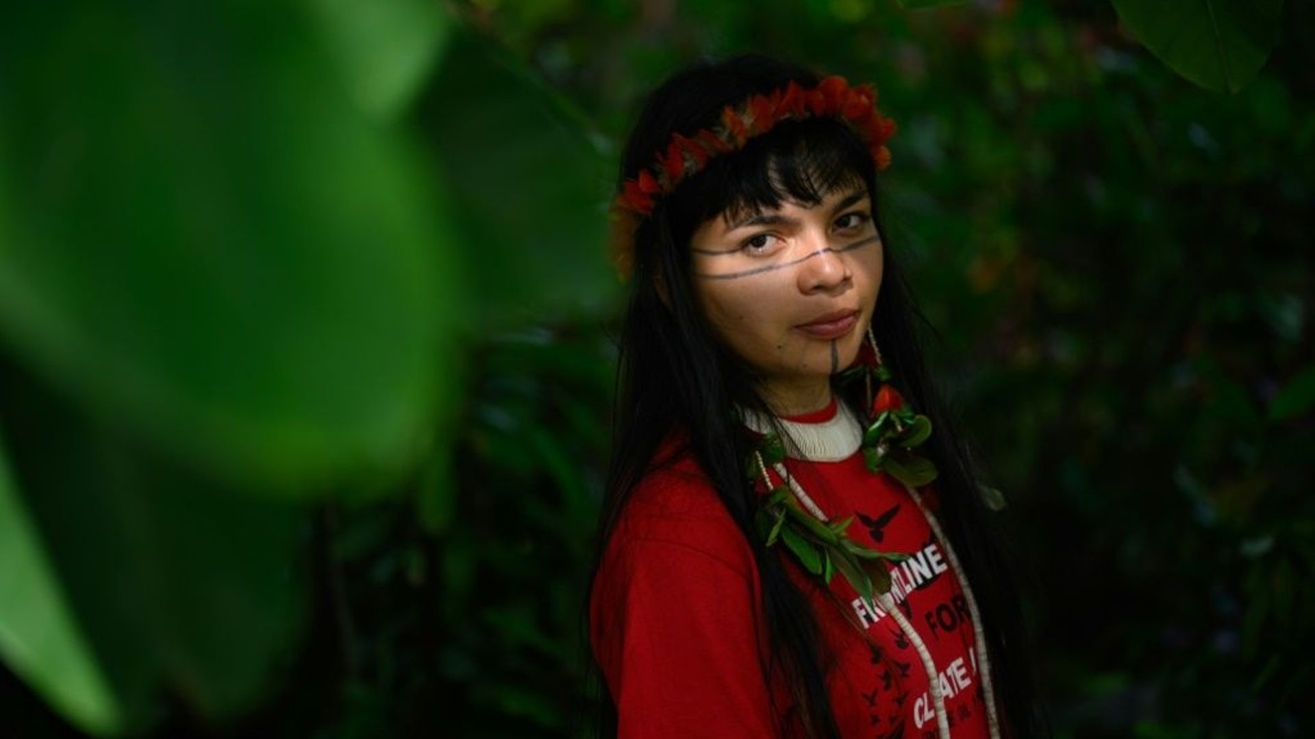 L'activiste indigène brésilien Txai Surui lors du Web Summit Rio, au Brésil, le 2 mai 2023.
