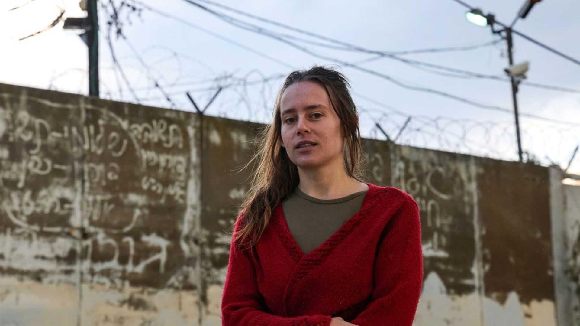 Hallel Rabin, une israélienne de 19 ans qui refuse de faire son service militaire obligatoire, après sa libération de la prison d'Atlit, dans nord d'Israël, le 20 novembre 2020.