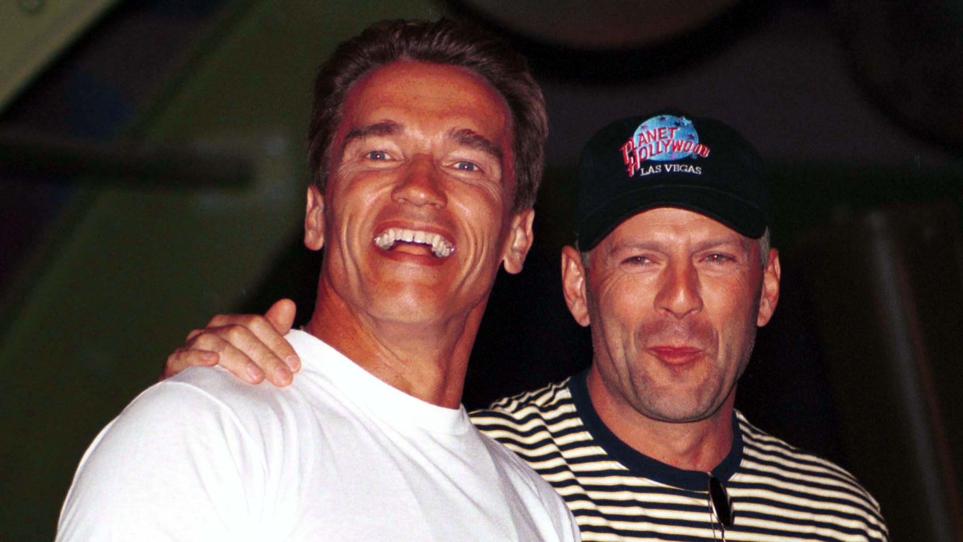 Arnold Schwarzenegger et Bruce Willis à Las Vegas en juillet 1994.