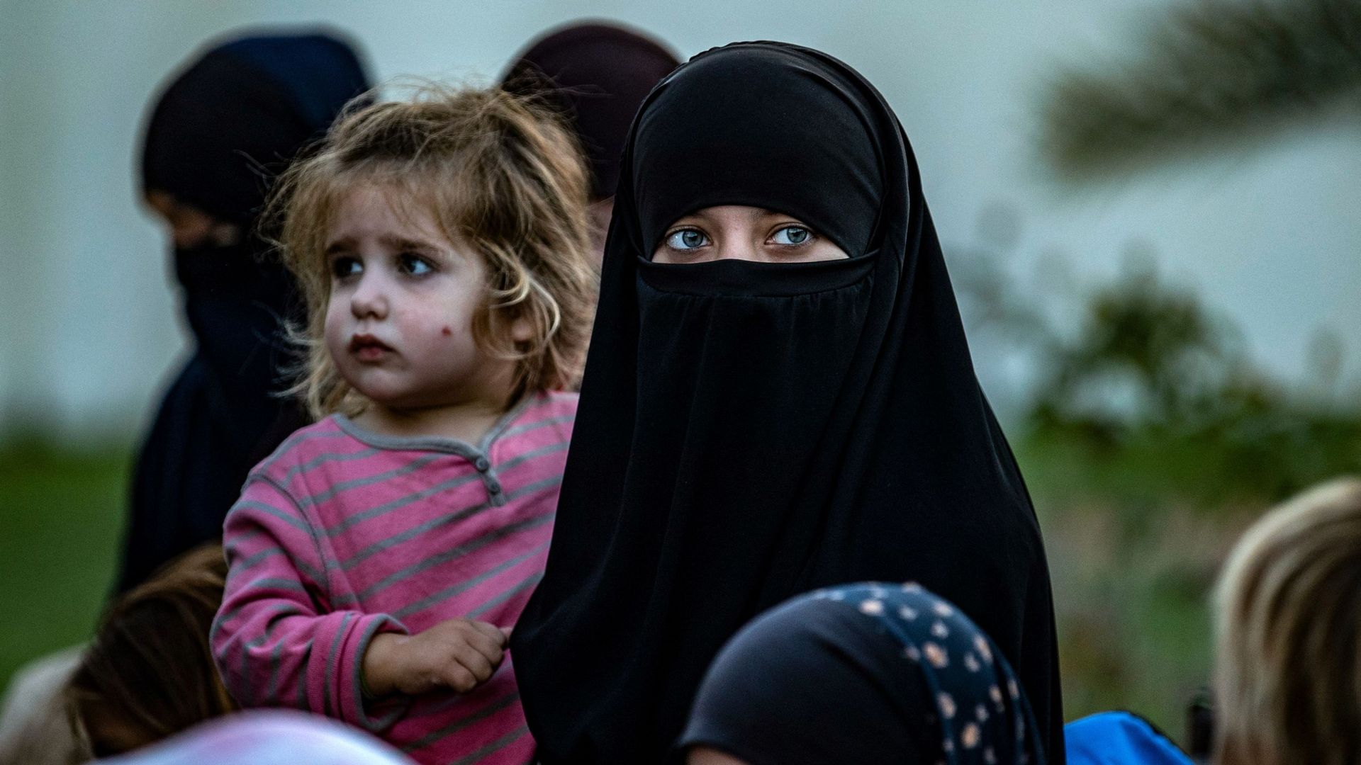 Как живут семьи террористов. Сирийские женщины. Женский лагерь беженцев в Сирии. Таджикские женщины.