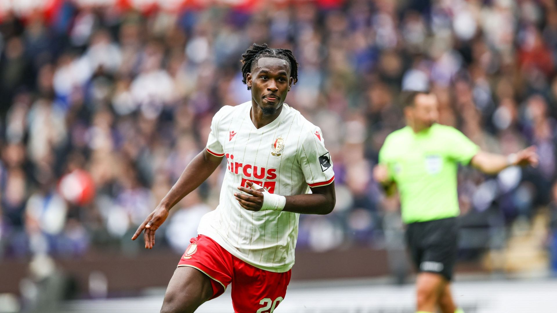 Les décisions arbitrales du Clasico font débat : "Je ne comprends pas pourquoi les arbitres ne vont pas voir sur une phase comme ça"