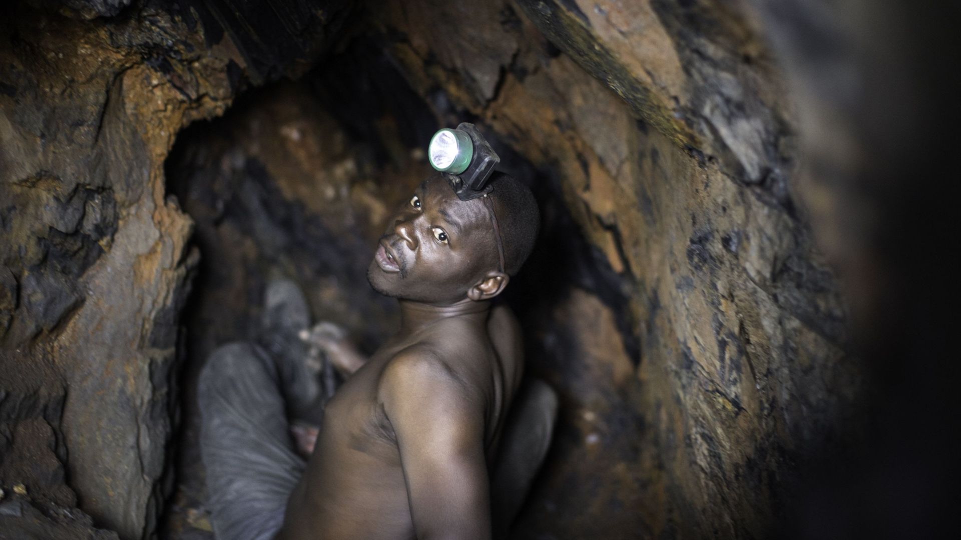 Les mines de la République démocratique du Congo, ici au nord de Bukavu, fournissent l’industrie européenne mais avec des conditions de travail souvent incomparables à celles de l’Union. L’extraction de Coltan y attise aussi la violence.