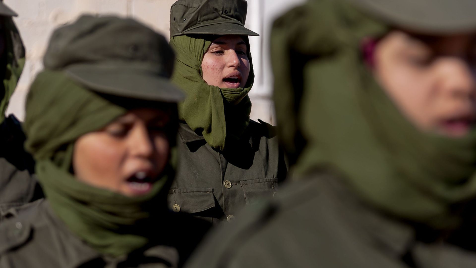 Entrainement de l’armée féminine sahraouie, à Tindouf en Algérie, en 2019