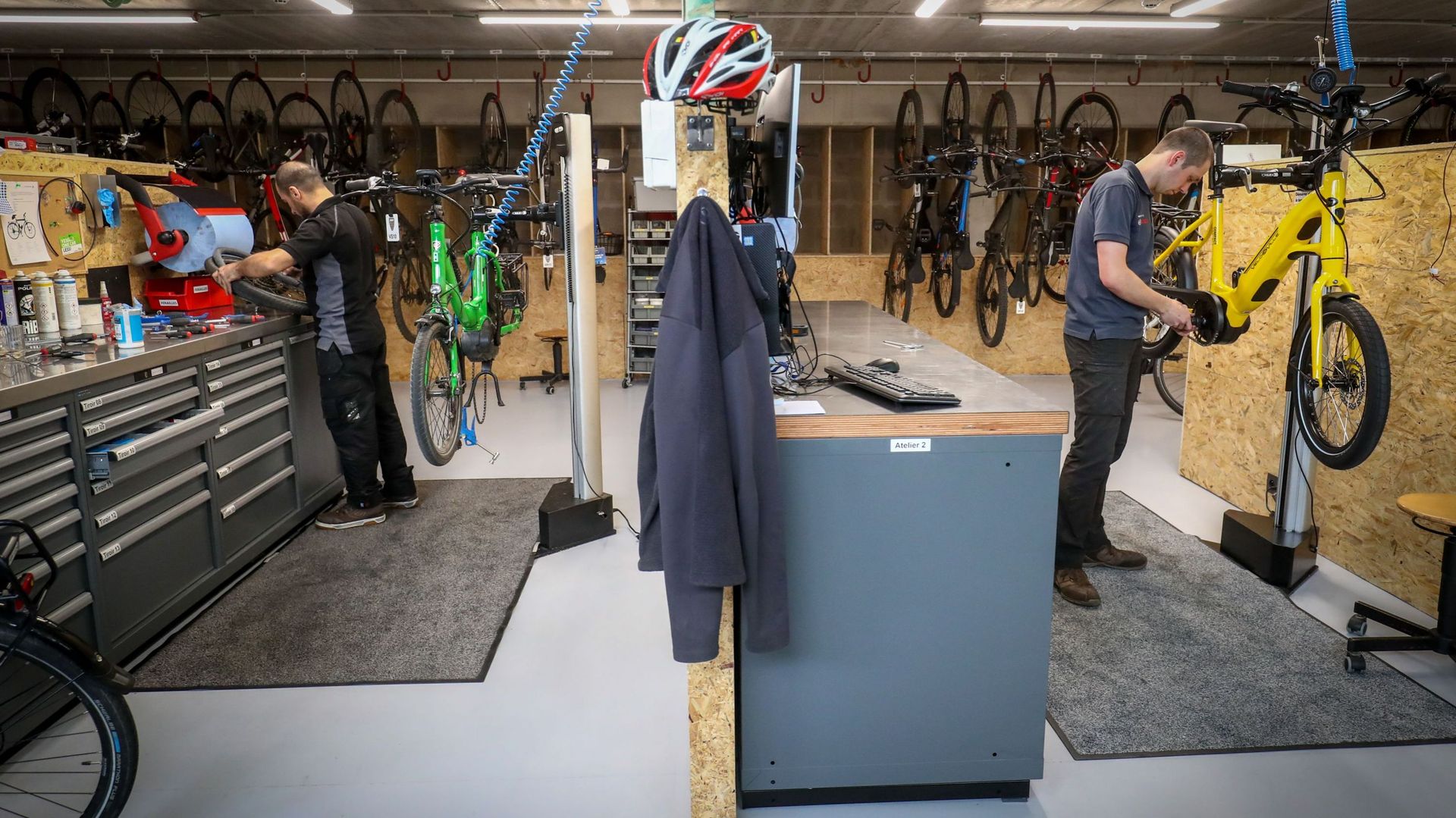Chez les vélocistes, de nombreux vélos sont indisponibles et les ateliers de réparation sont débordés.