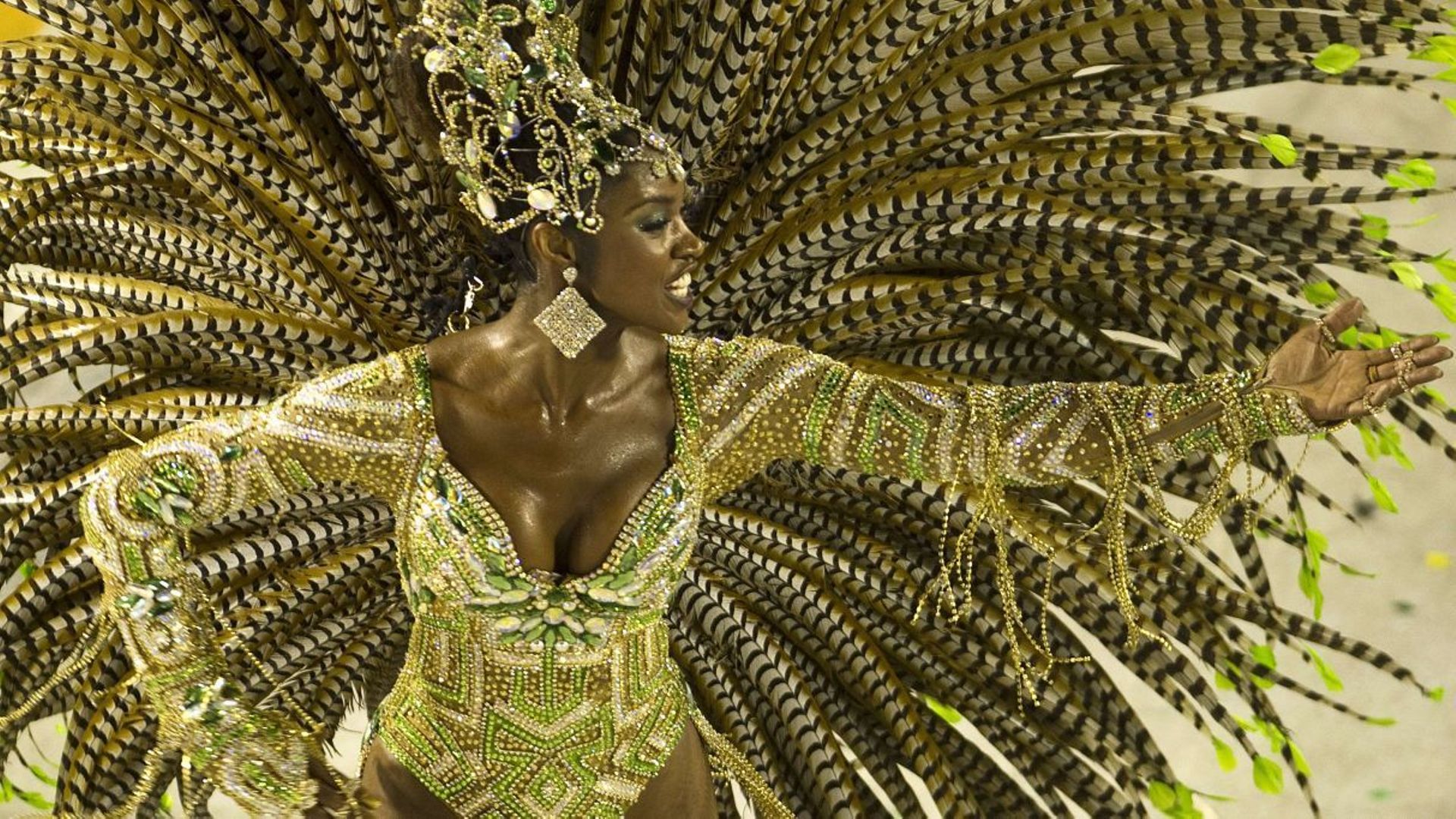 Dernière nuit torride de défilés multicolores au carnaval de Rio