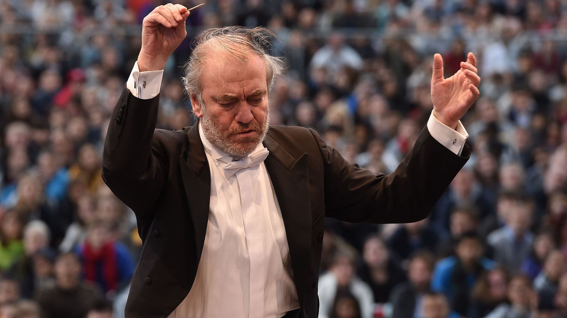 Valery Gergiev en 2016, dirigeant le London Symphony Orchestra