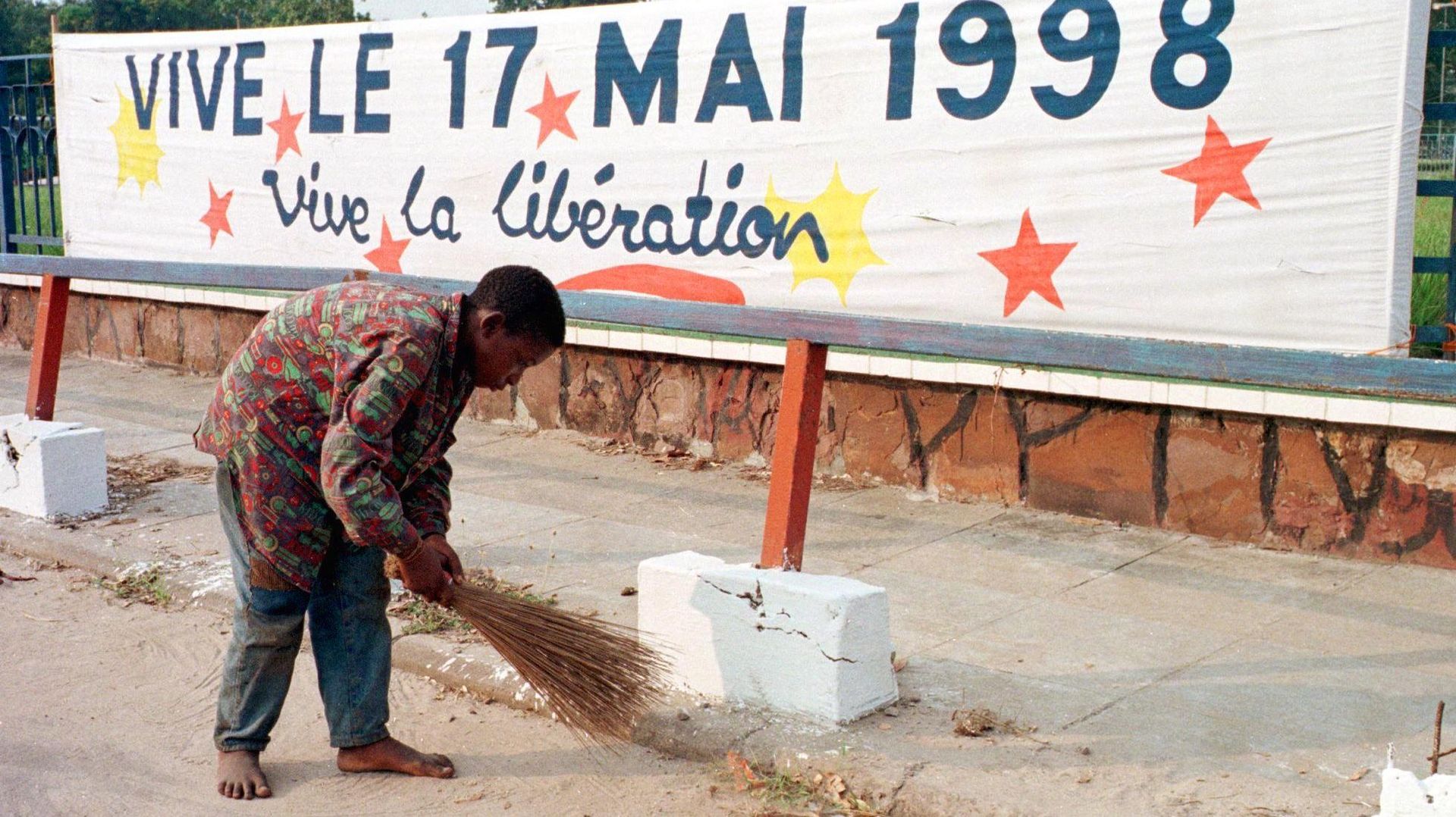 Un an plus tard, on fête le 17 mai à Kinshasa. Mais la désillusion est déjà grande.