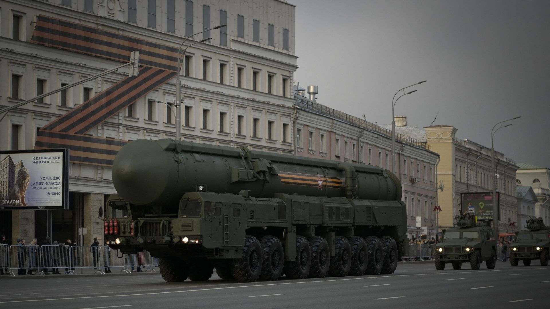 Le RS-24 Yars, système de missiles intercontinentaux géants, vu à Moscou le 28 avril 2022.