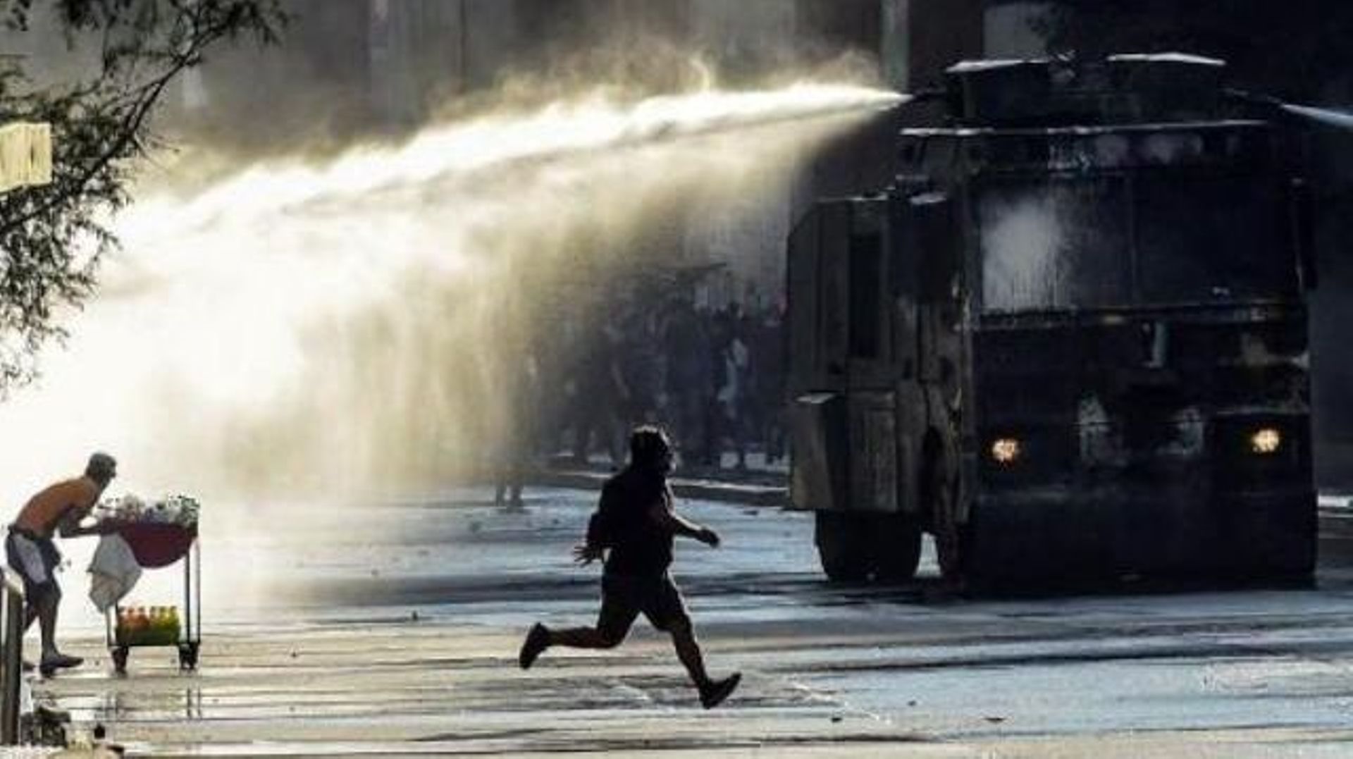 Emeutes au Chili - Violents affrontements dans le centre de Santiago