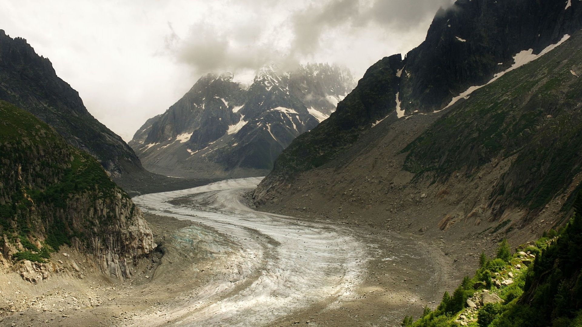 La Mer de Glace, depuis le massif du Mont Blanc dans les Alpes françaises.