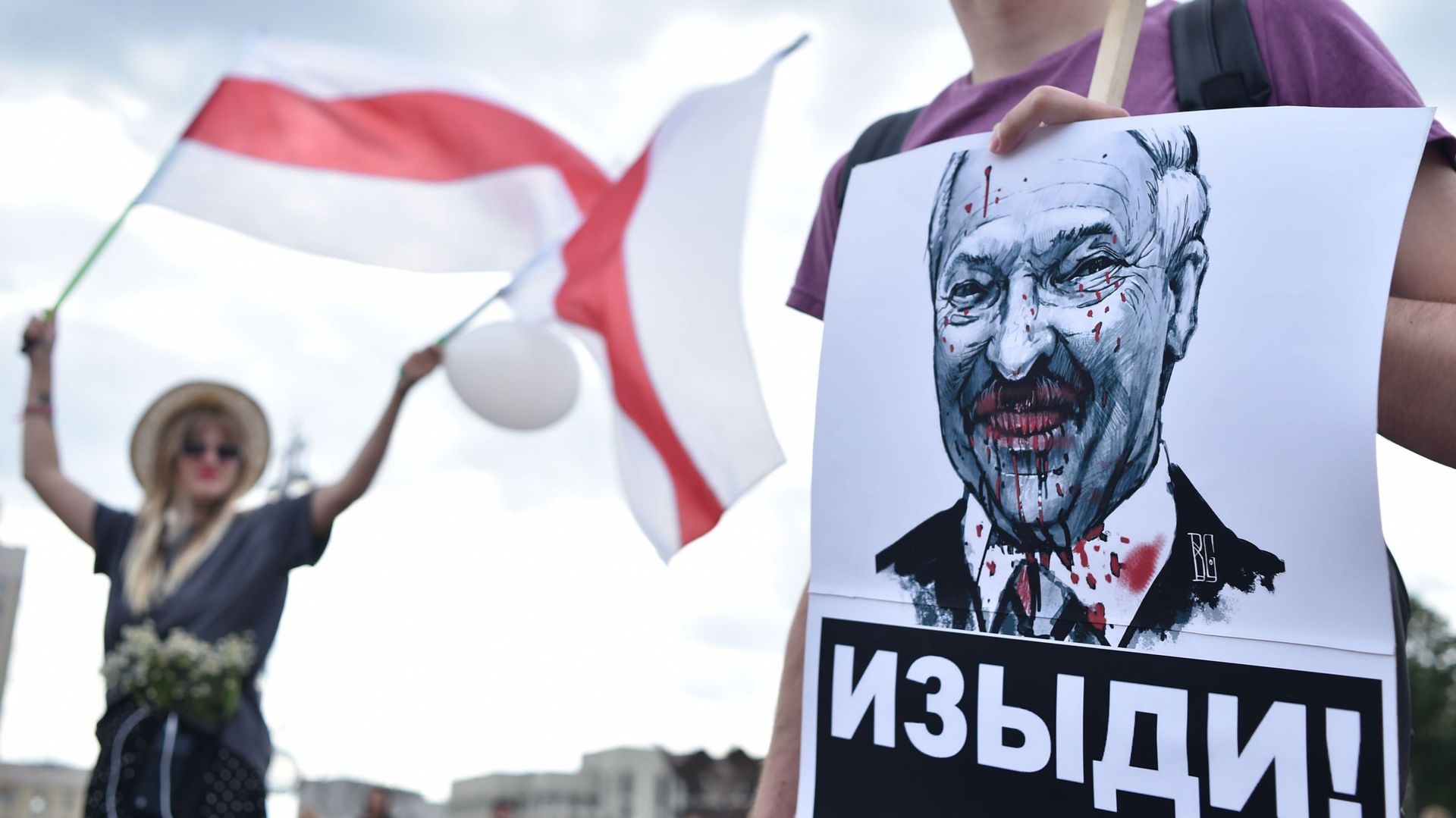 Biélorussie: le président Loukachenko veut s'entretenir avec Poutine et dénonce des "interférences extérieures"
