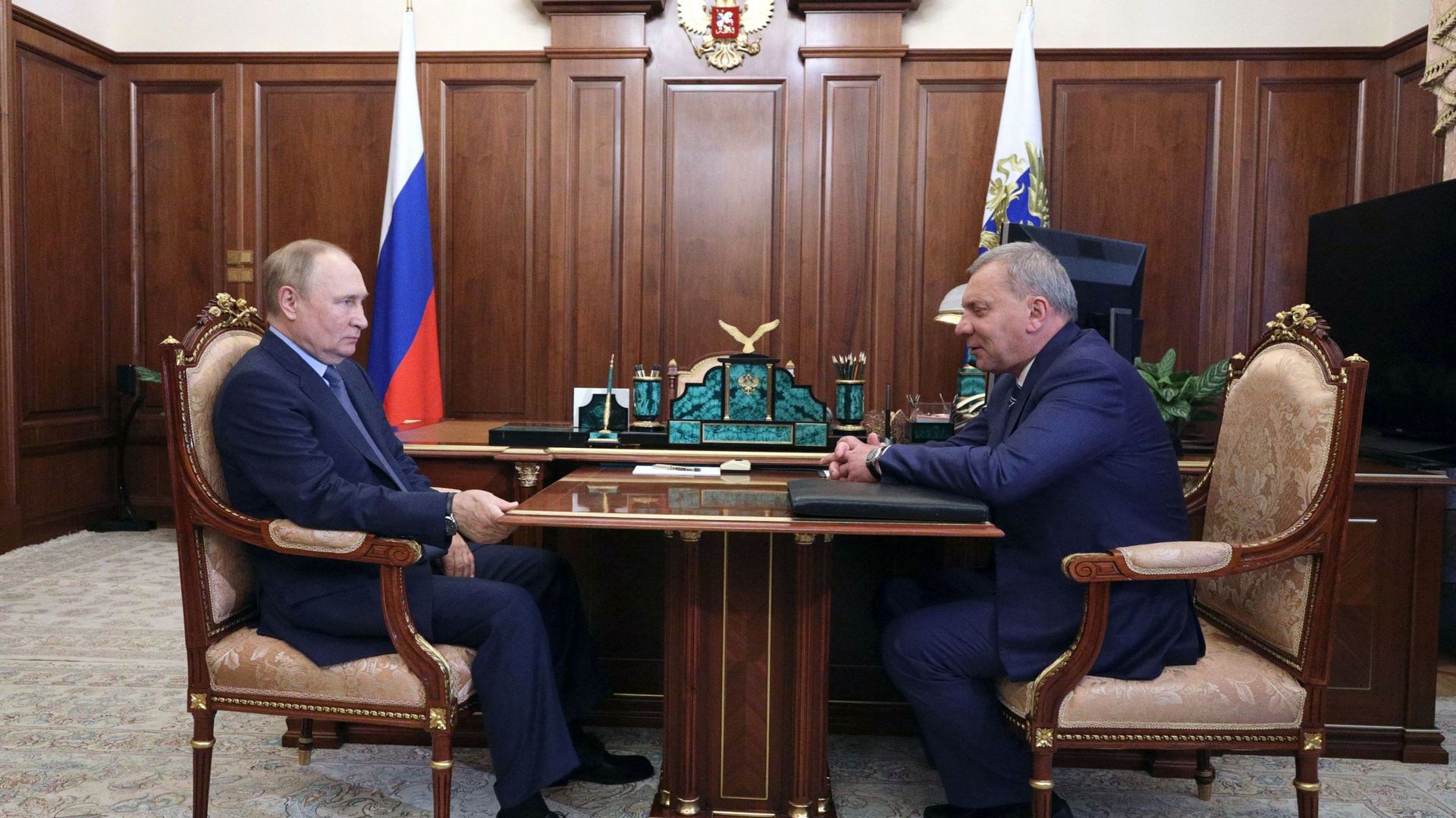 Le président russe Vladimir Poutine rencontre le directeur de l'agence spatiale russe Roscosmos, Iouri Borissov, au Kremlin à Moscou, le 26 juillet 2022.