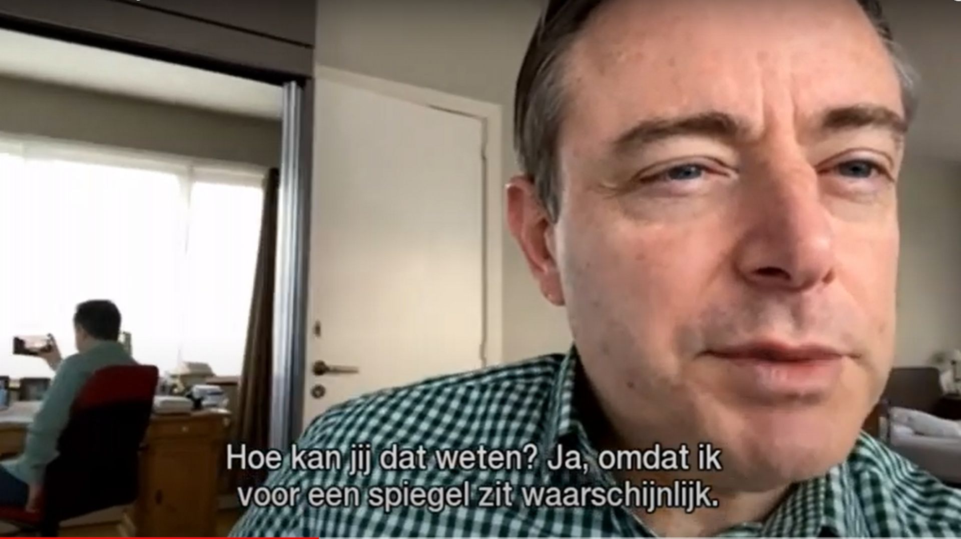Bart De Wever en interview via vidéoconférence sans pantalon, le 2 janvier 2021.
