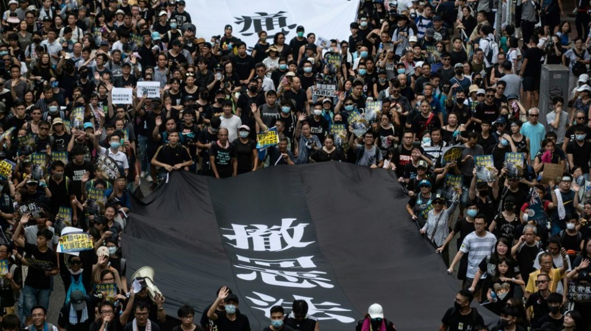 Nouvelle manifestation monstre à Hong Kong, dans le quartier de Sha Tin, le 14 juillet 2019