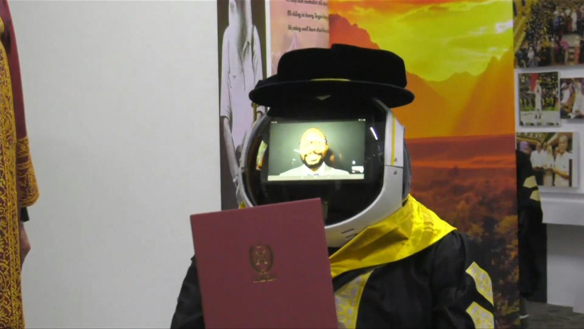 En Malaisie, des robots représentent les étudiants lors des cérémonies de remise de diplômes.