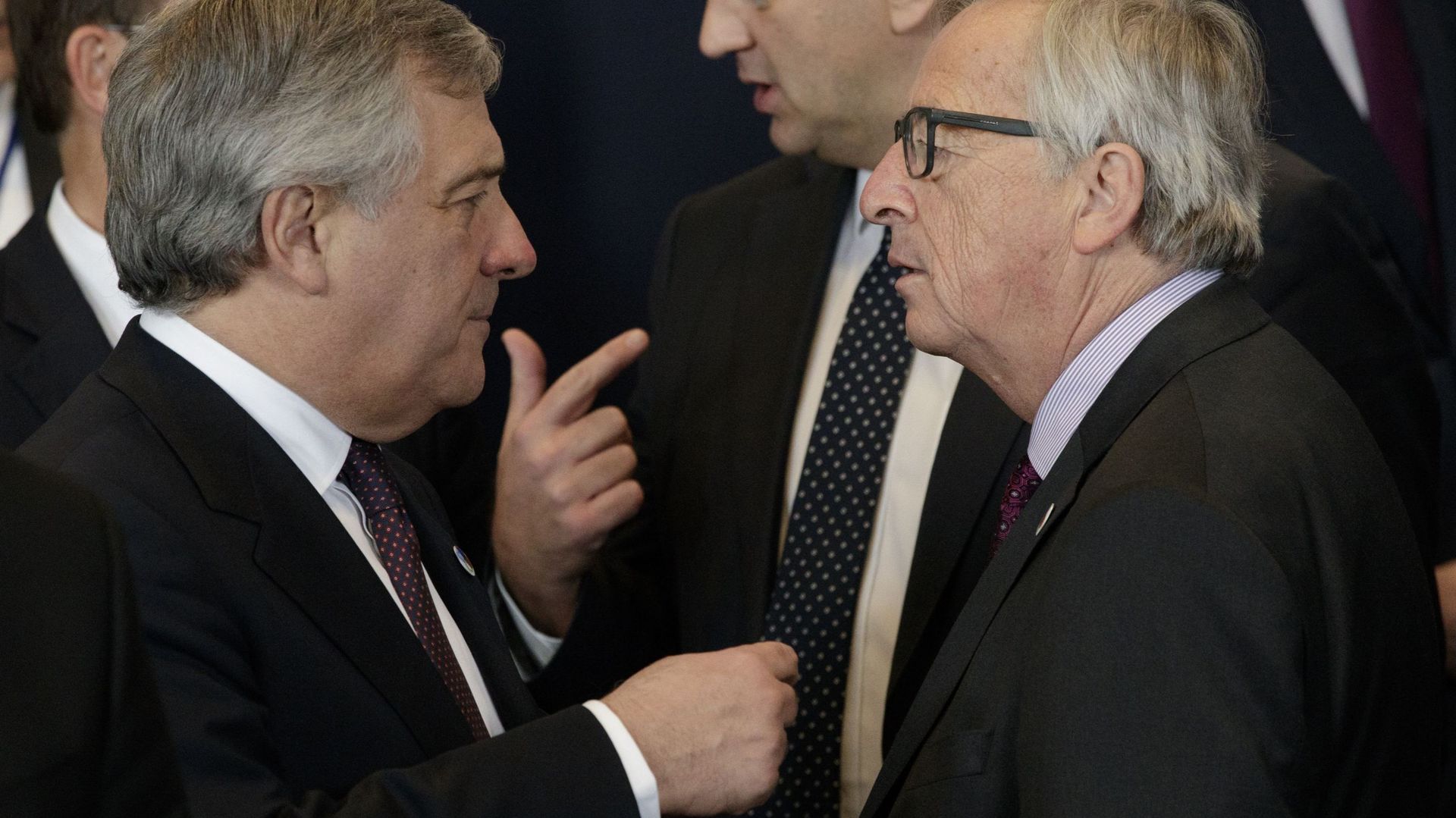 Jean-Claude Juncker appelle à "moins de corruption" en Italie, créant la polémique