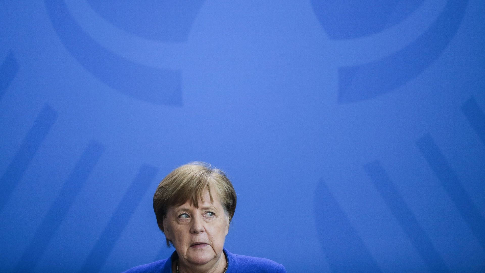 Cette normalisation au pas de charge en Allemagne est aussi le résultat des pressions croissantes de l'opinion, du monde économique et des régions sur Angela Merkel.
