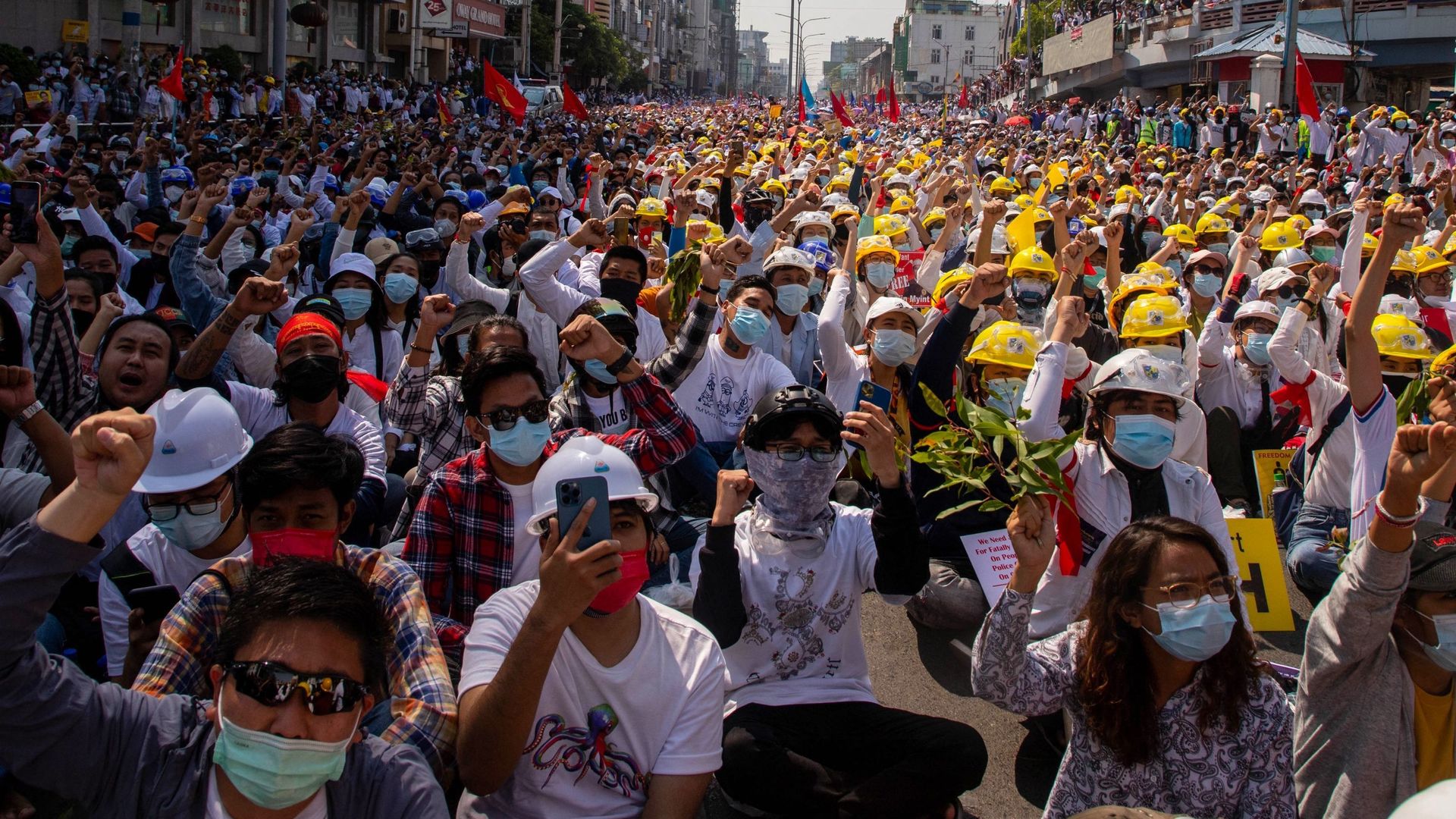 Birmanie: des milliers de manifestants bravent les menaces de la junte