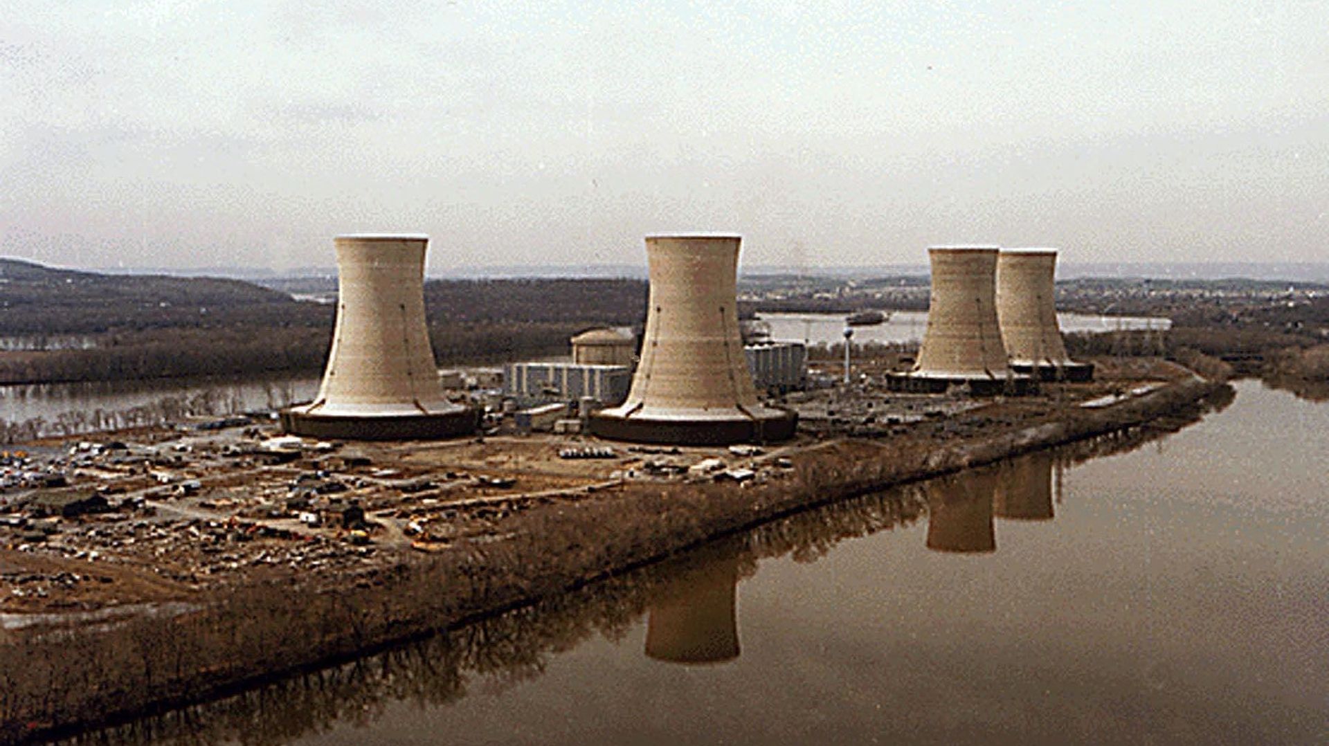 US-NUCLEAR-THREE MILE-TOWERS
