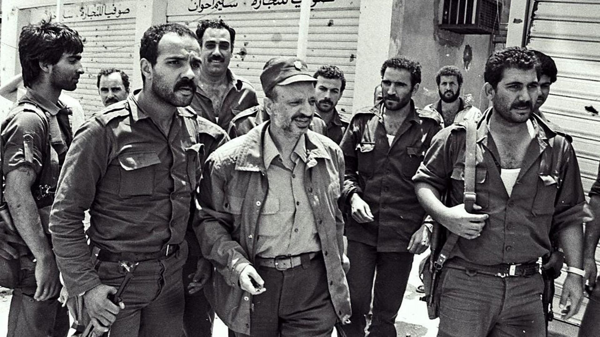 LE eader palestinien Yasser Arafat en 1982 çà Beyrouth lors des premiers jours de l'invasion israélienne. 