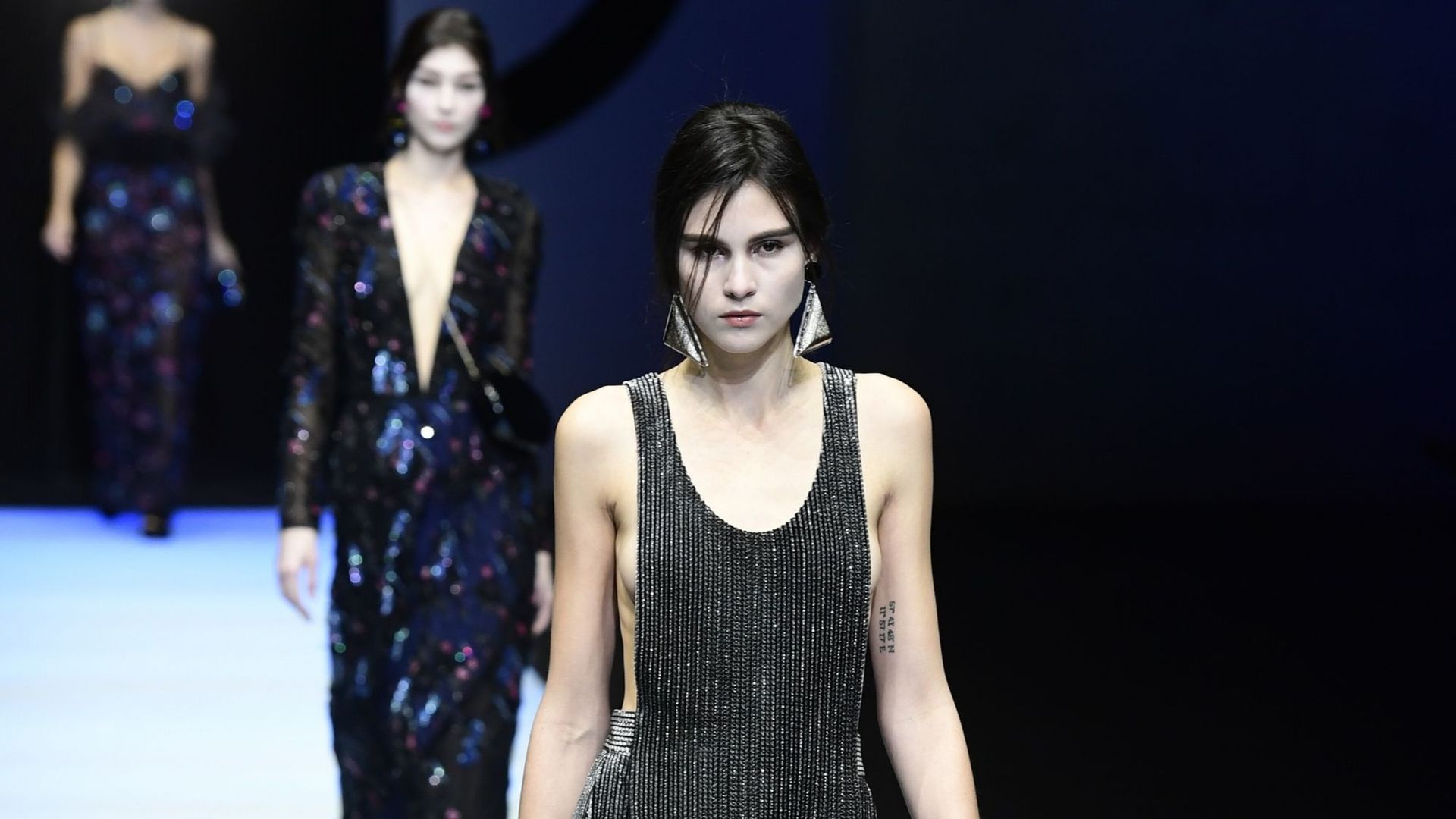 Contre la mode spectacle, le classicisme de Giorgio Armani 