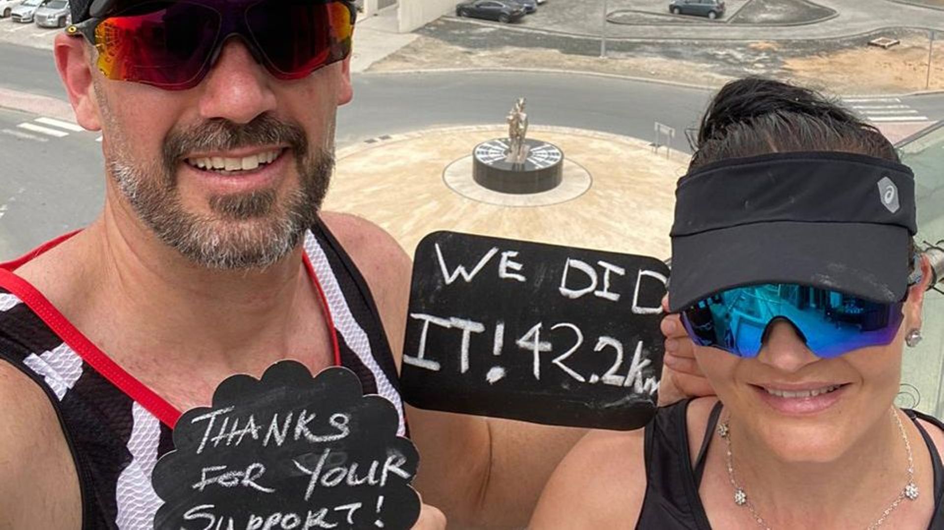 Coronavirus : à Dubaï, un couple a couru un marathon sur son balcon