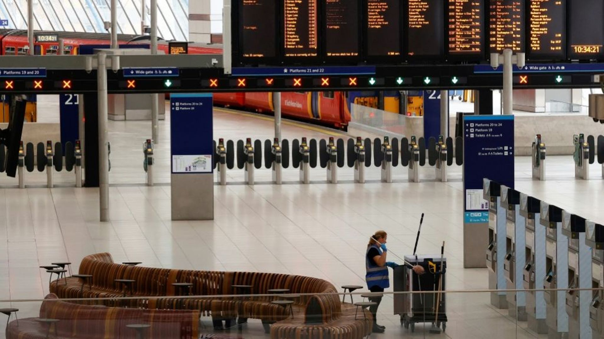 La gare de Waterloo, à Londres, vide de voyageurs en raison d'un mouvement social dans les transports, le 18 août 2022