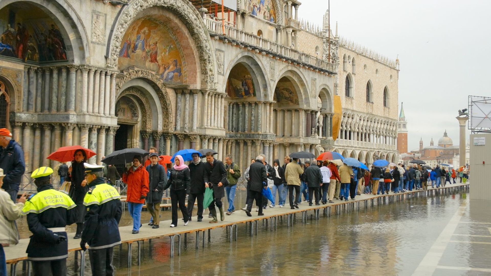 Etat d'urgence à Venise: des visions apocalyptiques