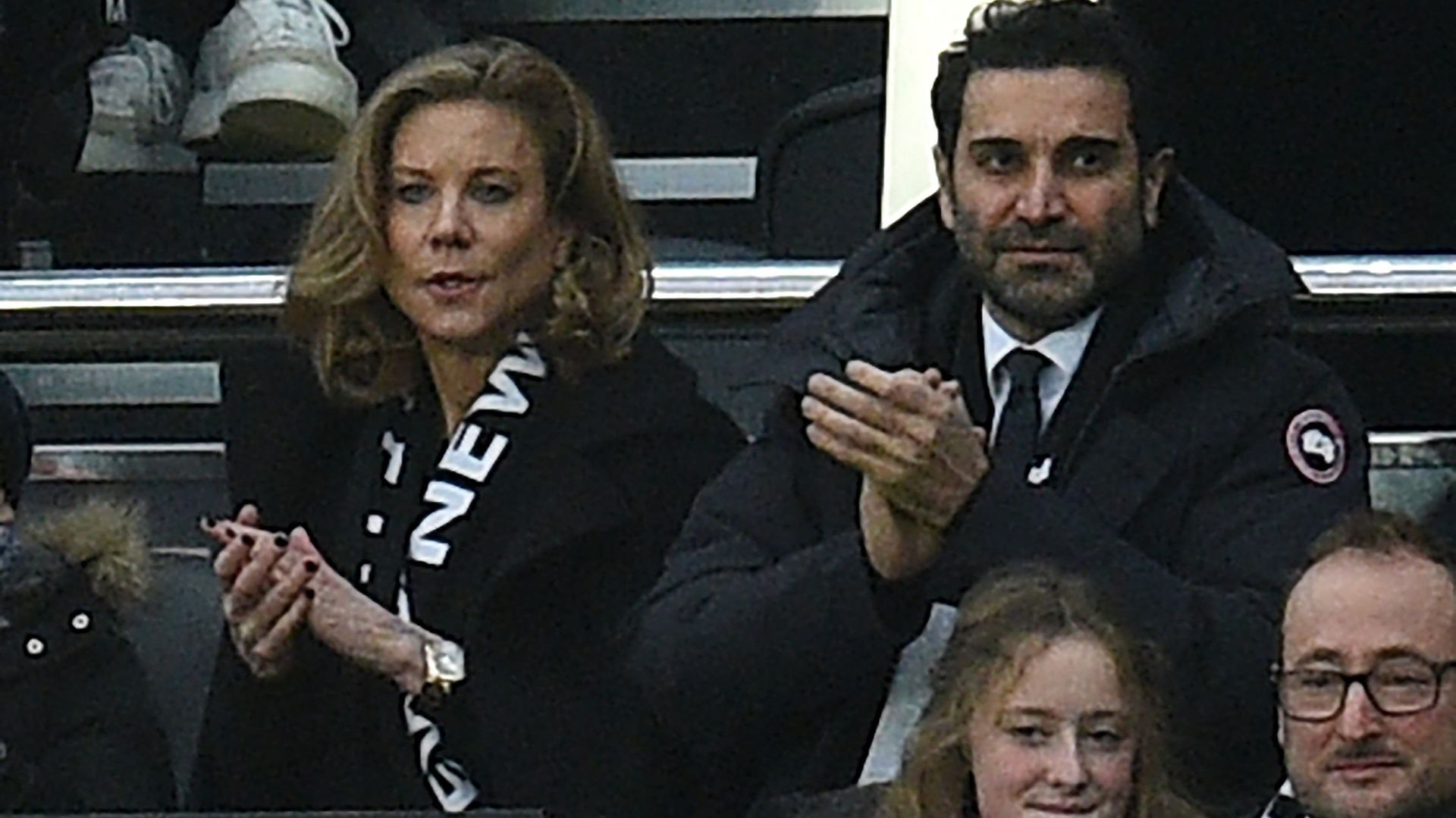 Football – Amanda Staveley et son mari Mehrdad Ghodoussi dans les tribunes de Newcastle.

