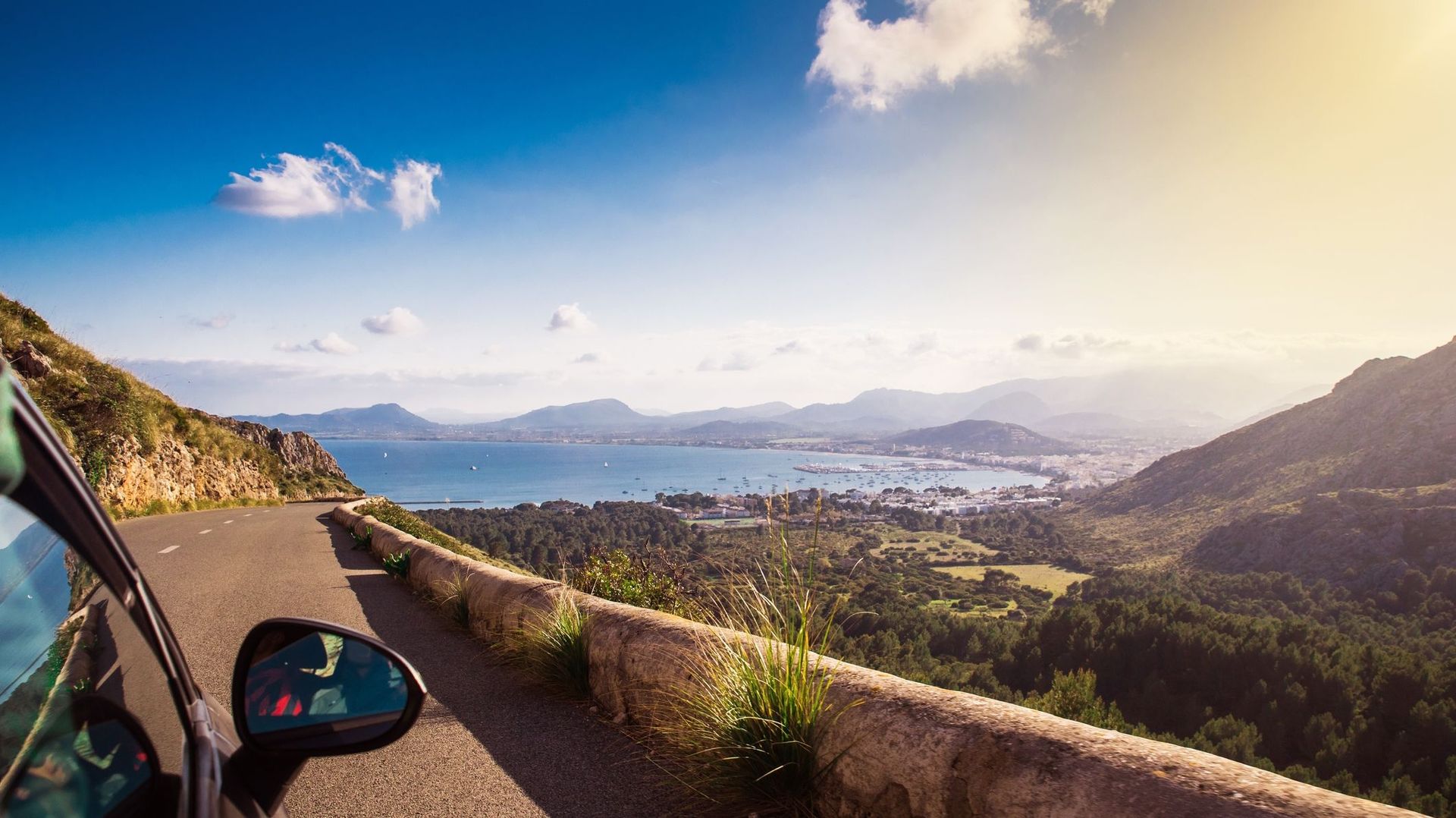 Essential Driving Laws for International Business Travelers - Featured Image