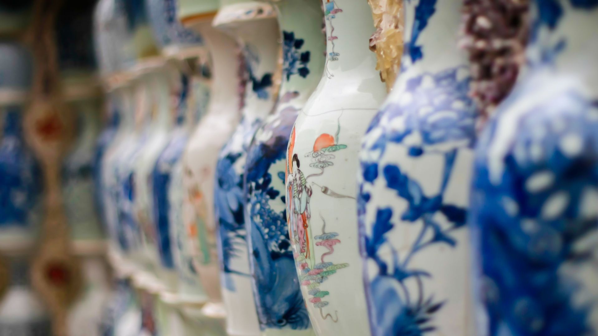 Photo d’illustration d’un lot de vases chinois en porcelaine.