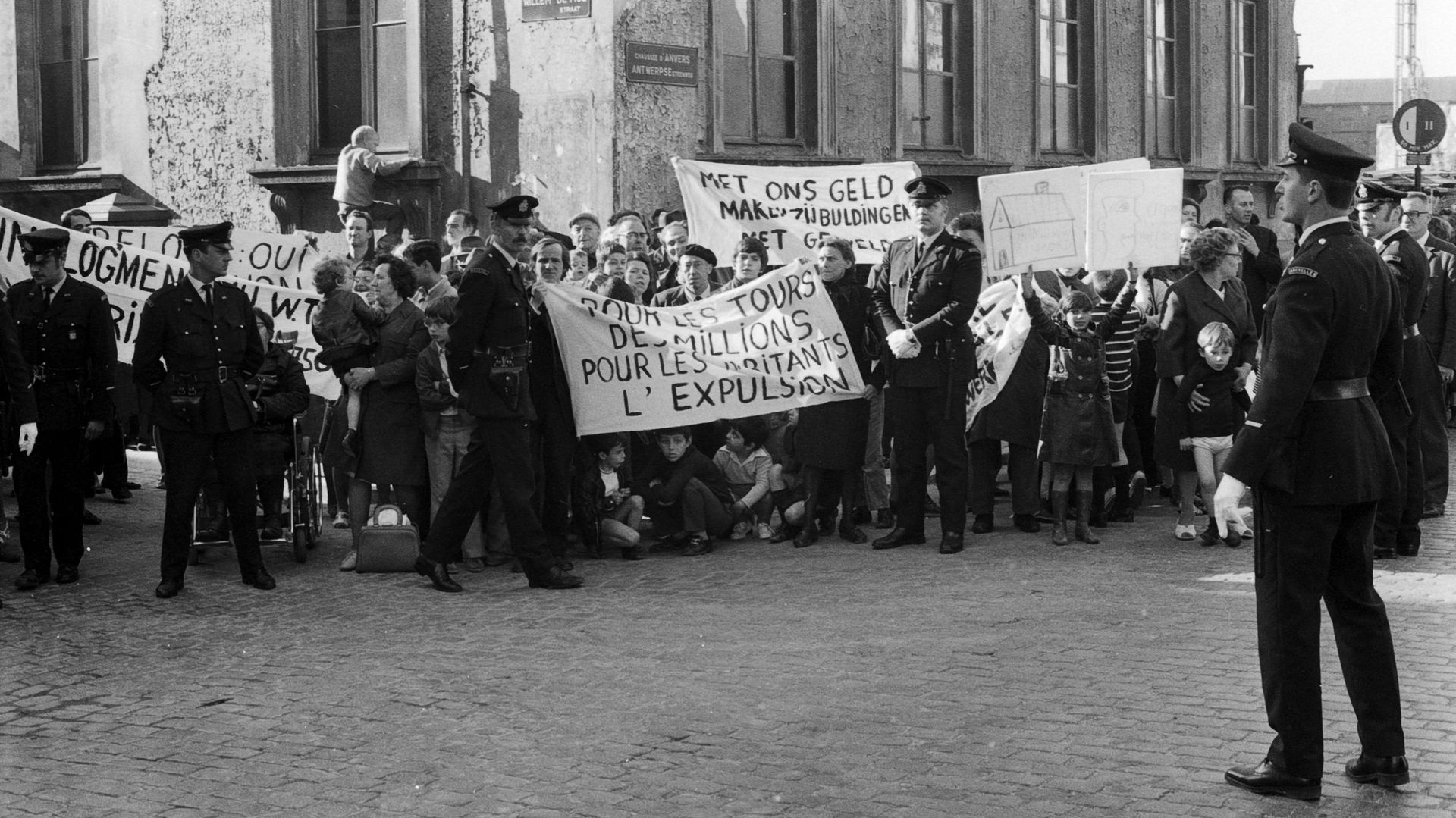 Mobilisation des habitants, chaussée d’Anvers pour s’opposer au projet.