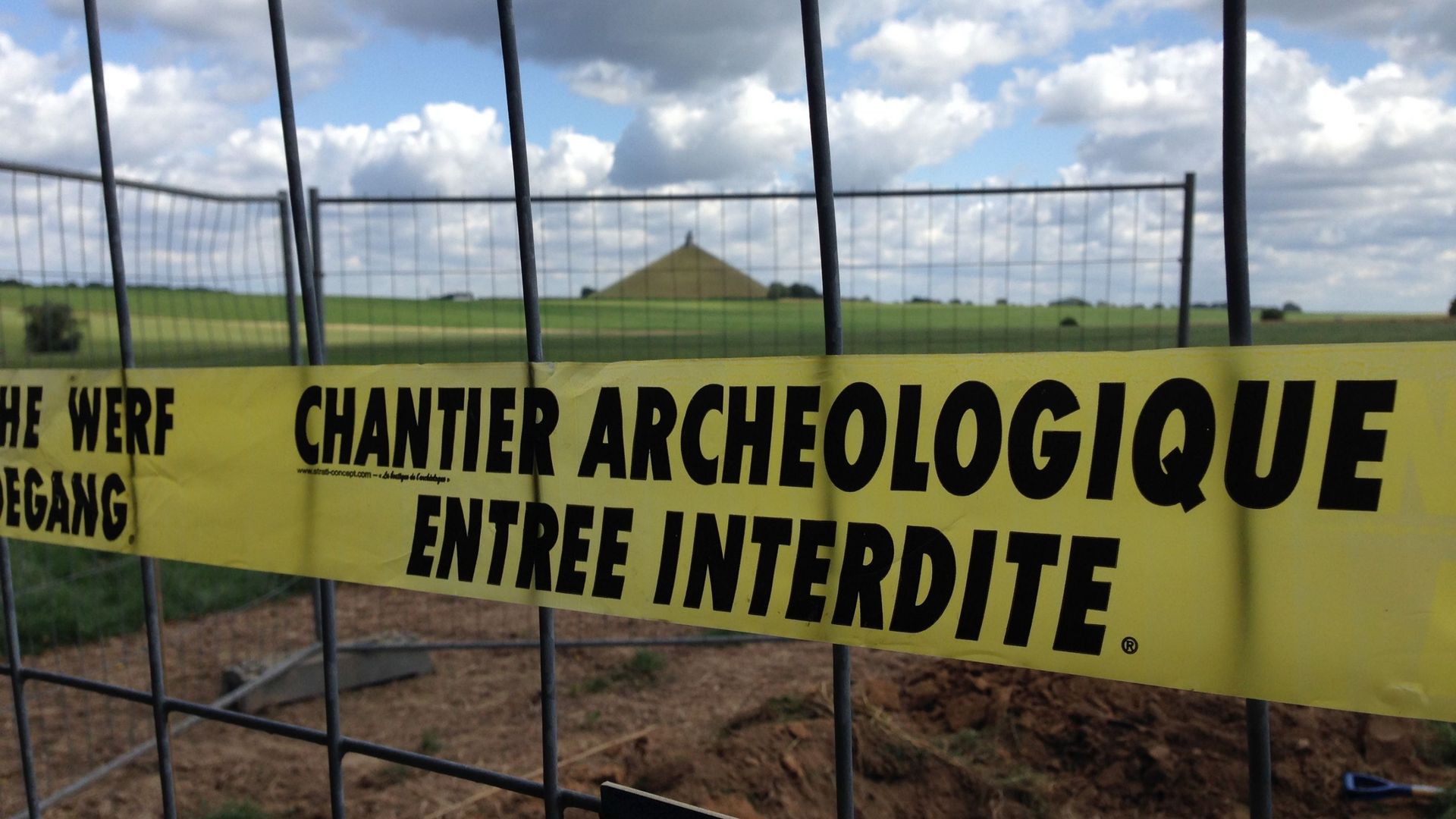 Des fouilles à la ferme d'Hougoumont, à deux pas de la Butte du Lion