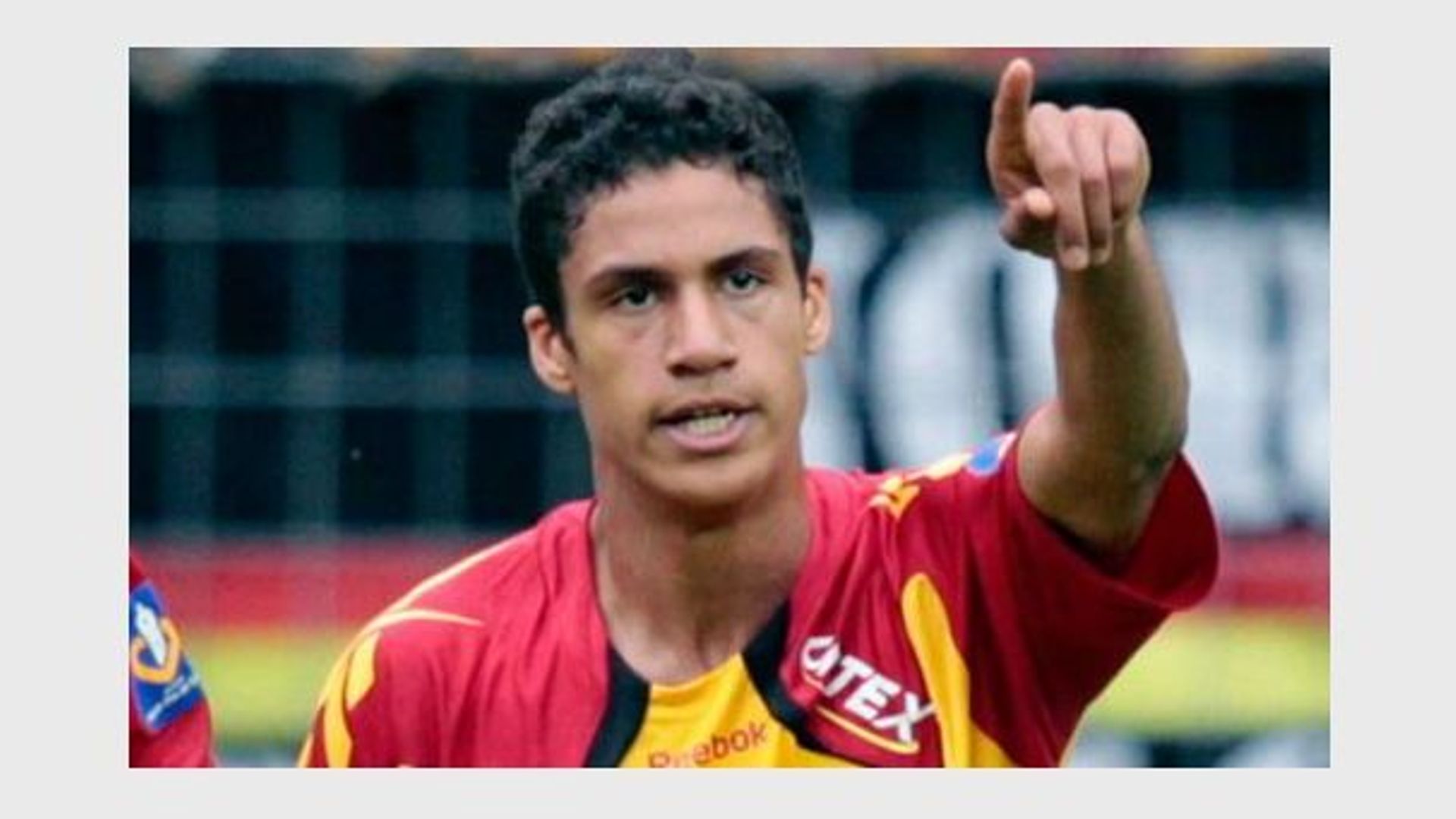 Varane Signature Varane signe au Real Madrid