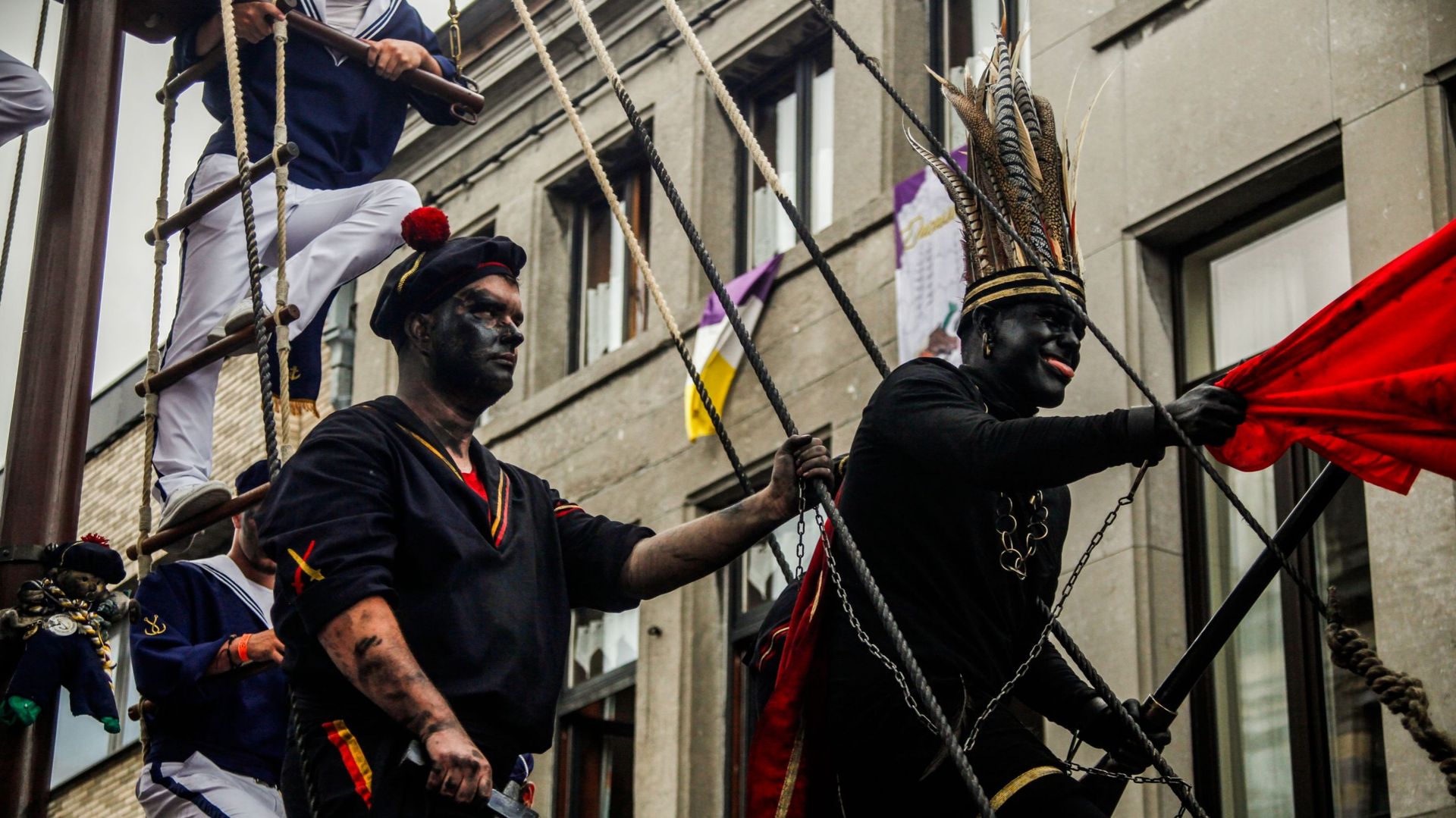 Au Carnaval d'Alost, des déguisements du Ku Klux Klan ne passent