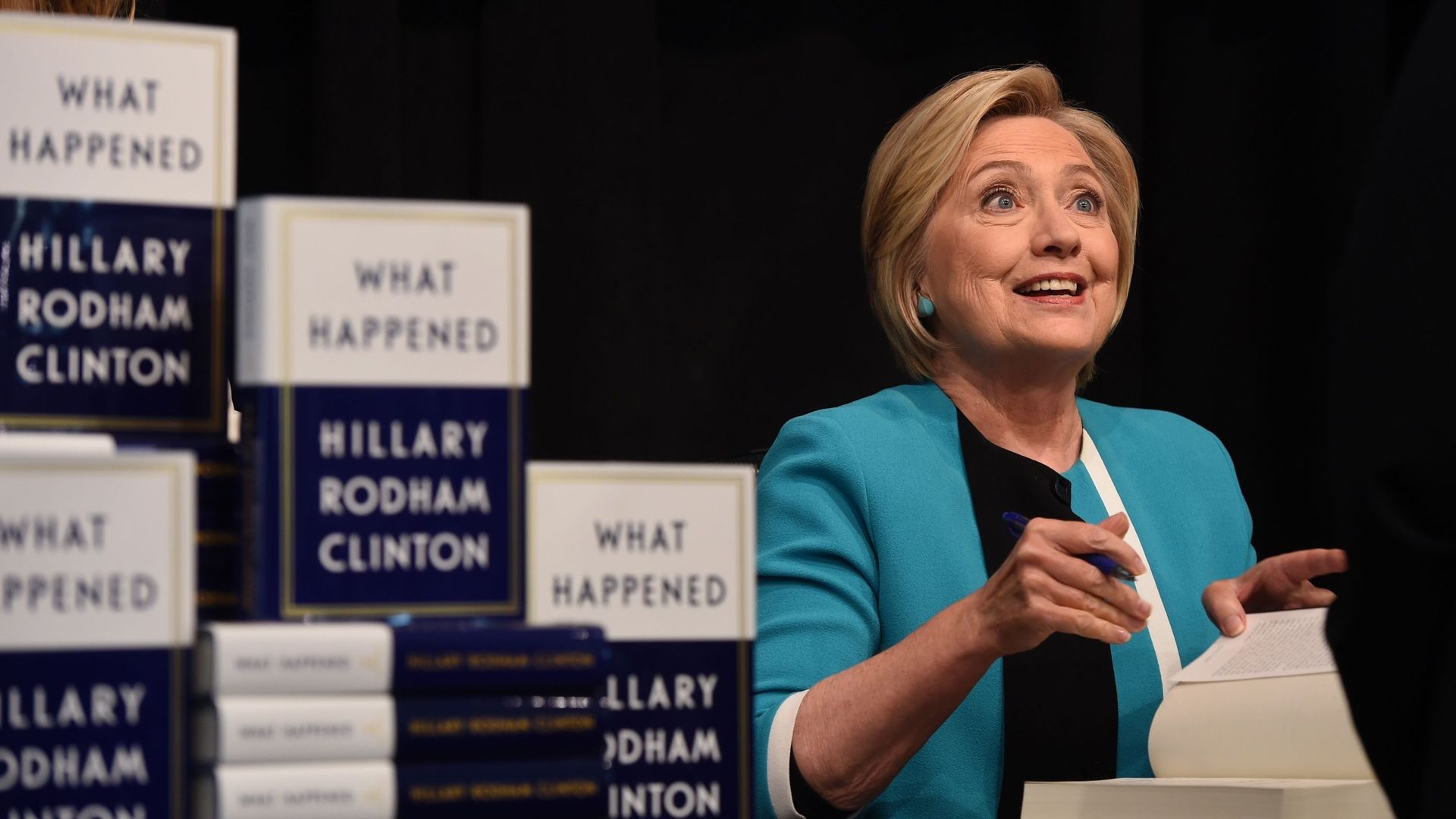 Hillary Clinton a encore des choses à dire, elle le fait dans un livre