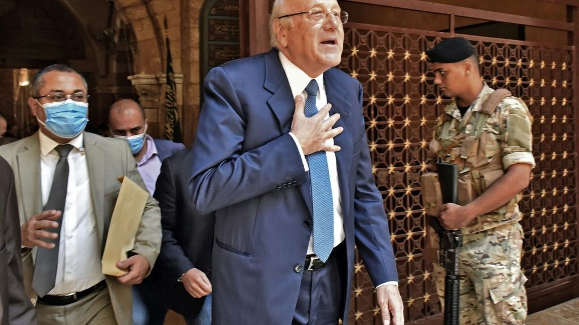 Le Premier ministre désigné au Liban Najib Mikati le 10 septembre 2021 devant la mosquée al-Omari mosque, à Beyrouth