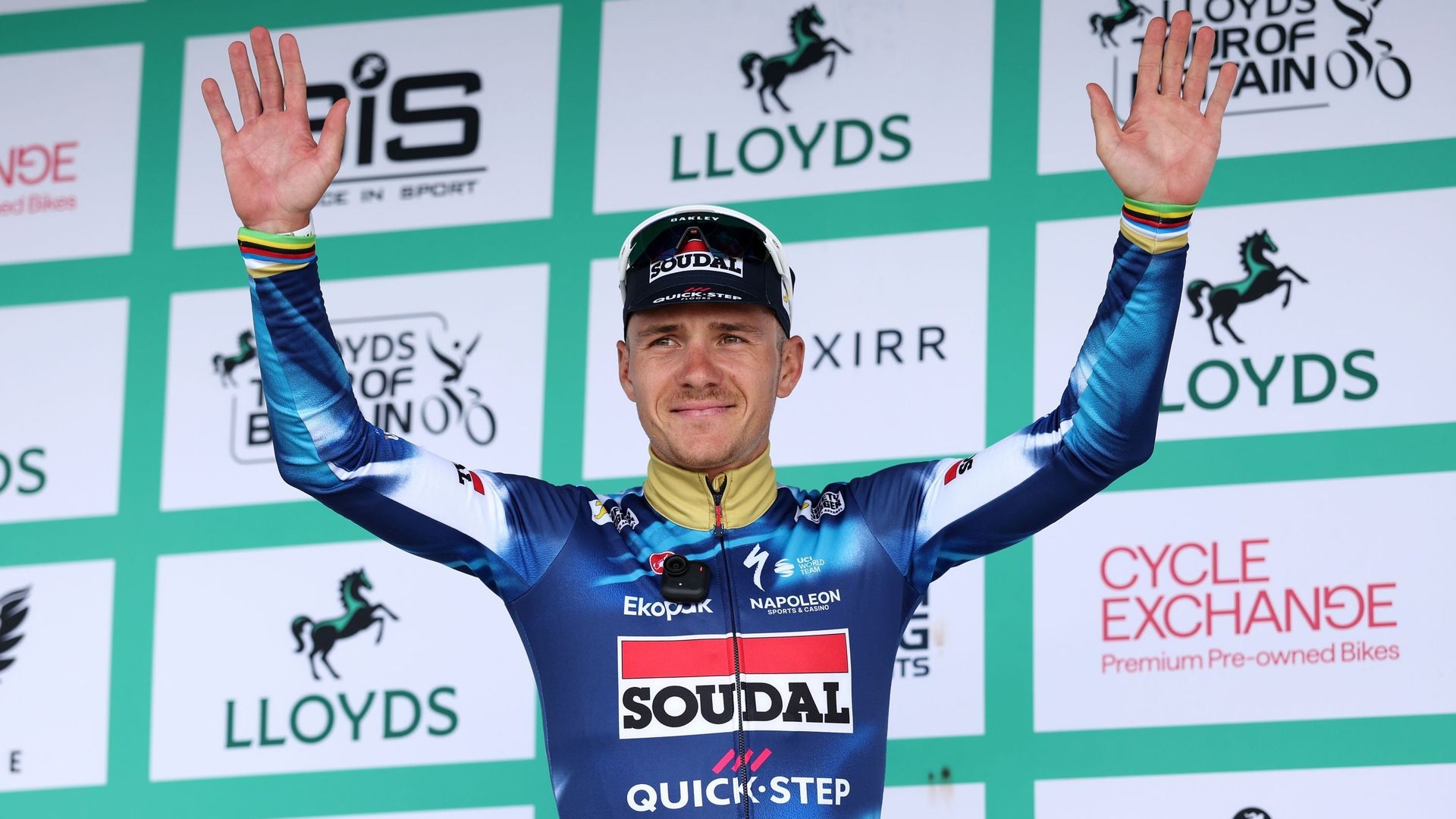 Après sa victoire, Remco Evenepoel veut aller chercher le classement général du Tour de Grande Bretagne : "demain on veut frapper un dernier grand coup"