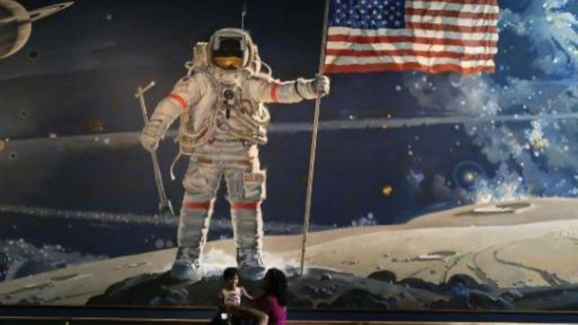 Neil Armstrong, premier homme à avoir marché sur la Lune, sera immergé — free download