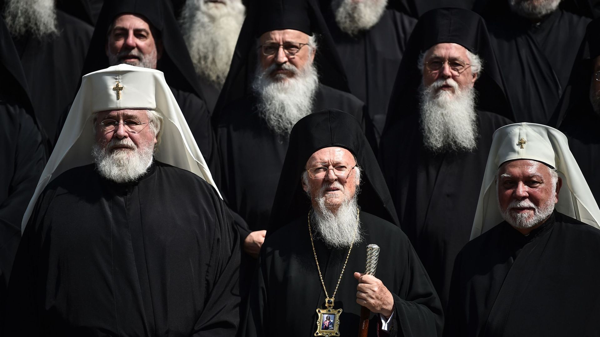 Le Patriarche Bartholomée de Constantinople (au centre) a accordé au Patriarcat de Kiev la reconnaissance comme Église à part entière dans le monde orthodoxe.
