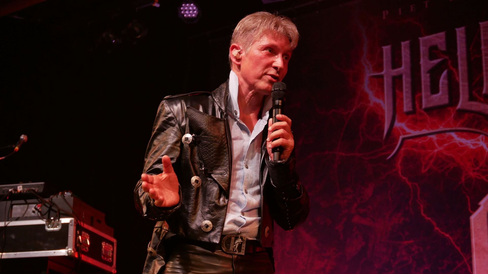 Revivez le showcase exceptionnel d’Helmut Lotti et son projet metal ...