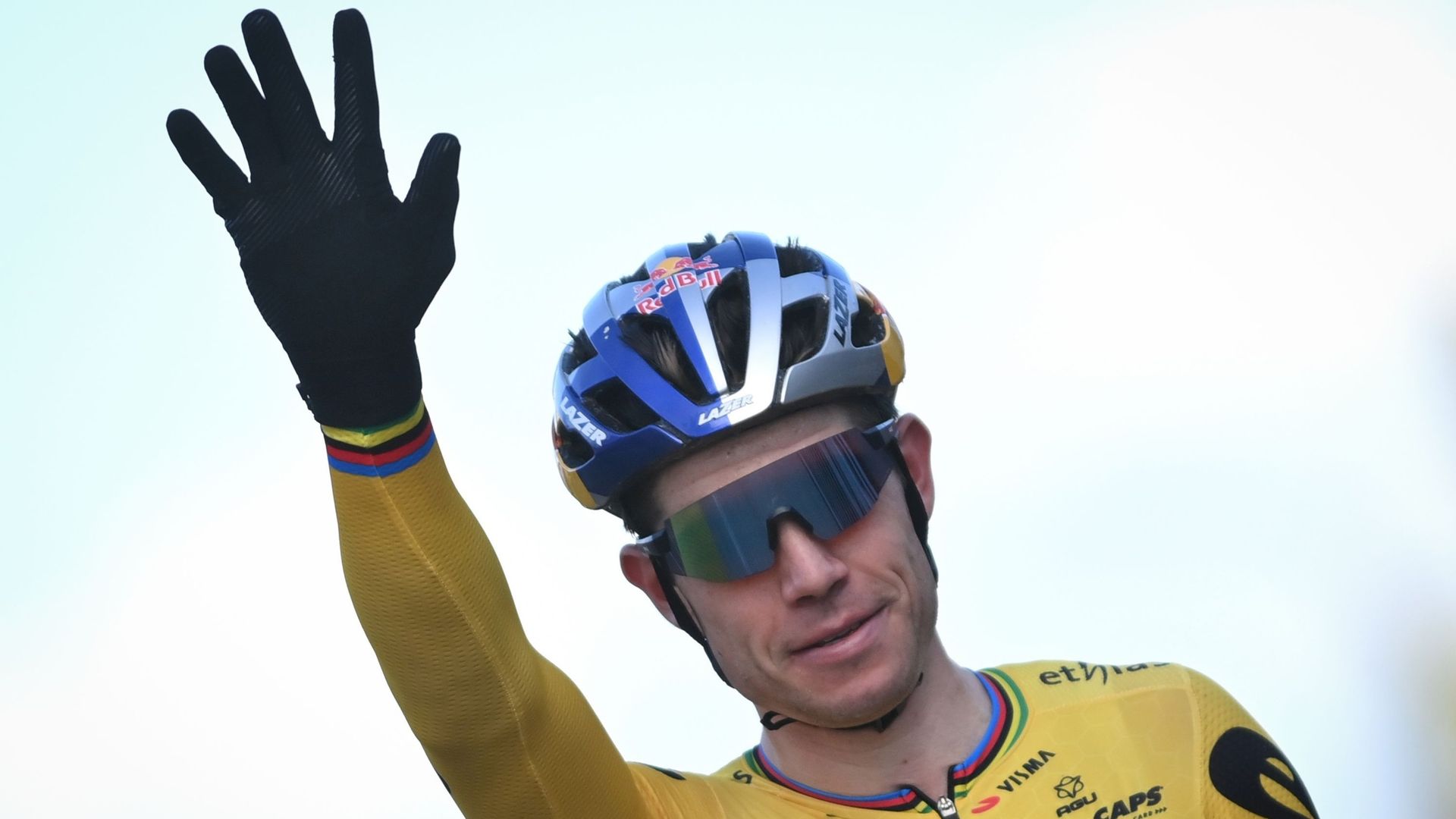 Wout van Aert a décroché son cinquième titre de champion de Belgique de cyclocross, le 9 janvier à Middelkerke, au terme d’une démonstration en solitaire.
