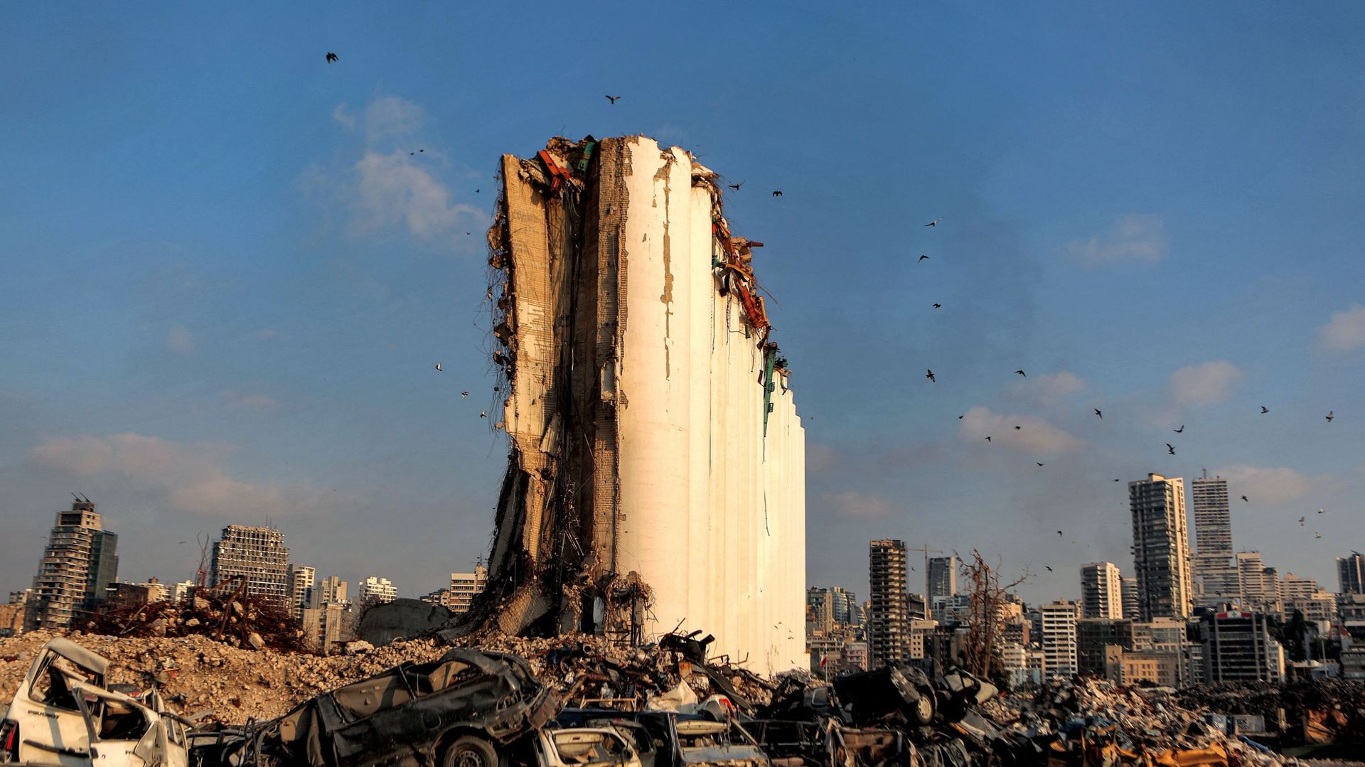 Les restes du silo à grains détruit suite à l'explosion au port de Beyrouth, le 4 août 2020. Photo prise le 14 juillet 2021