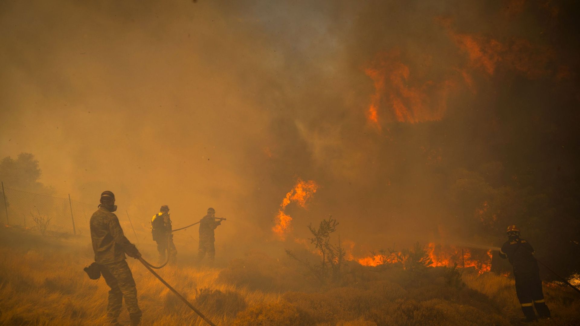 Incendie en Grèce au sud-est d’Athènes