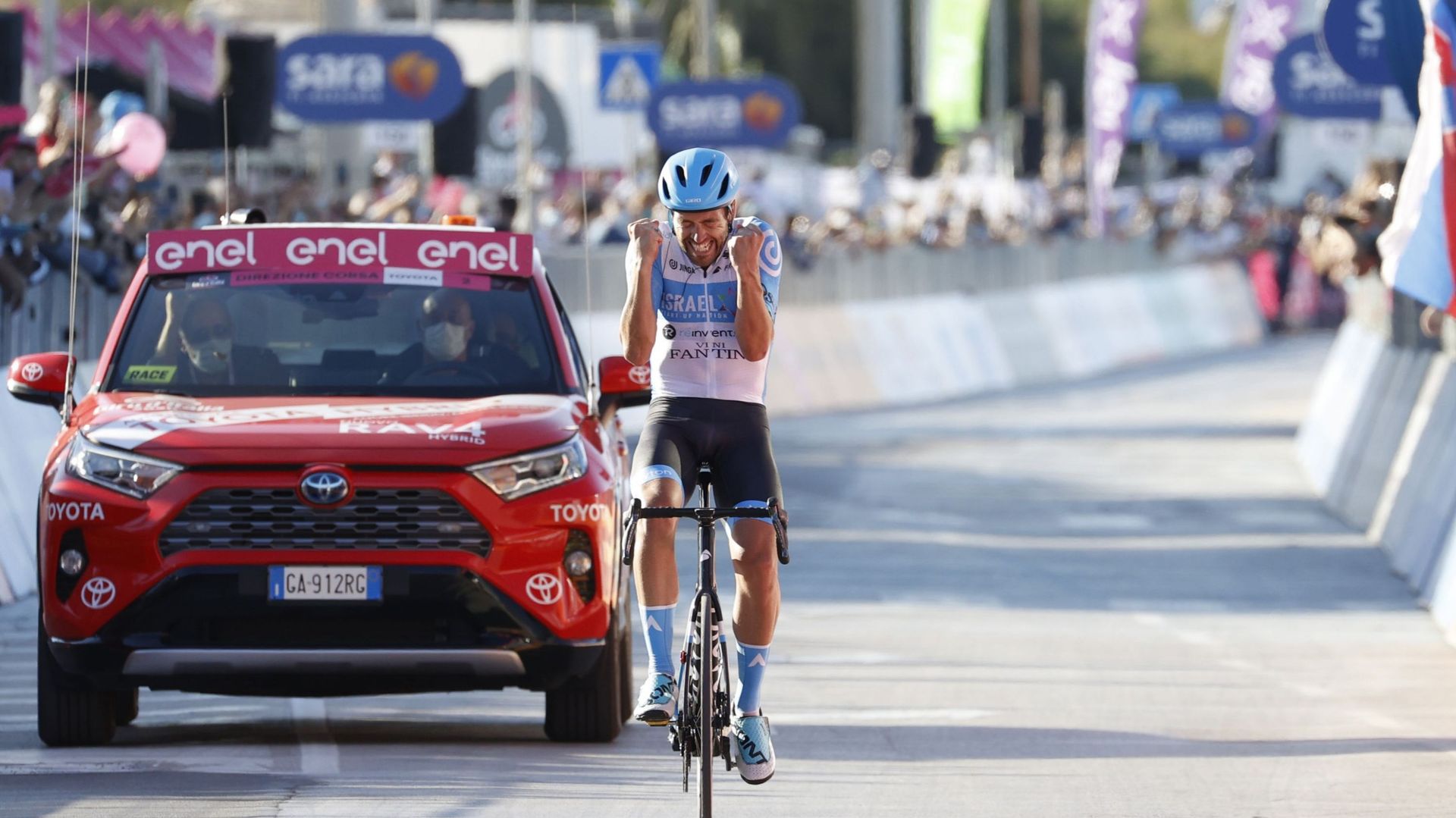 Giro : Alex Dowsett s'impose en solitaire dans la 8e étape