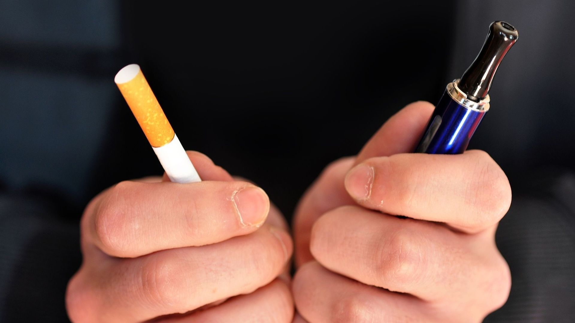 L'industrie du tabac oppose à présent la cigarette, un problème de santé publique, à la cigarette électronique, présentée comme la solution. 